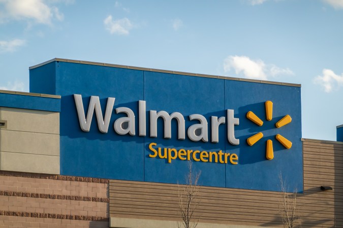 Walmart comenzarán a aplicar una nueva norma salarial a partir del 1 de julio: ¿De qué se trata?