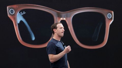Los lentes inteligentes de Meta preocupan porque son "una invasión de la privacidad", aunque se están vendiendo más que nunca