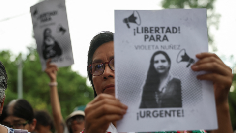 Maniatados, arrodillados y humillados: la indignación por el trato de un ministro israelí a activistas de la flotilla de Gaza interceptada