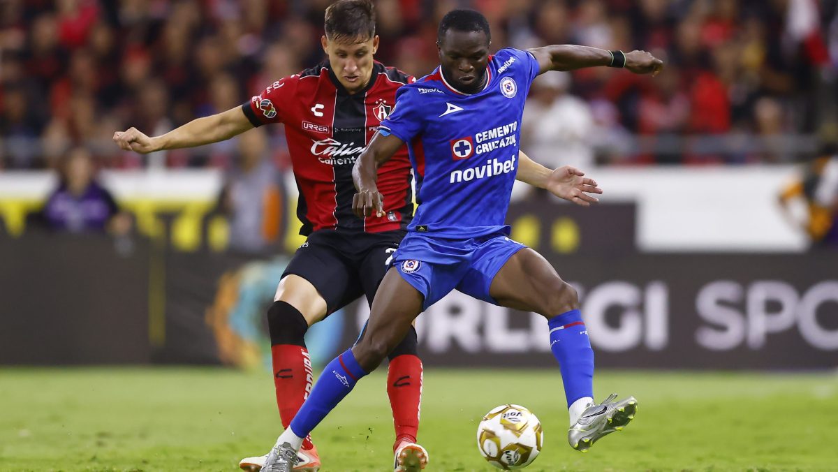 Cruz Azul con un vendaval nigeriano le pega al Atlas 2-3 en el inicio de la liguilla