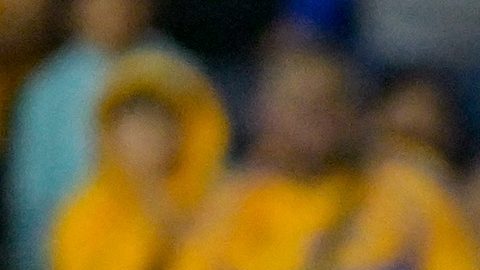 AME8881. SAN NICOLÁS DE LOS GARZA (MÉXICO), 02/05/2026.- Diego Sánchez (d) de Tigres disputa el balón con José Castillo de Guadalajara este sábado, durante un partido de la Liga MX entre Tigres y Guadalajara en el estadio Universitario en San Nicolás de Los Garza (México). EFE/Miguel Sierra
