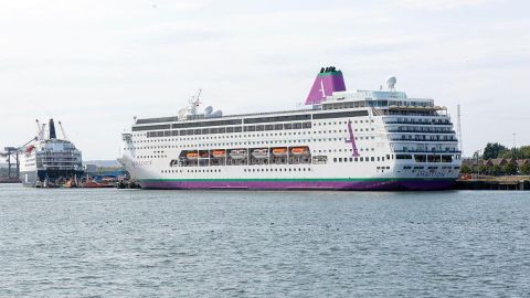 Más de 1.700 personas confinadas en un crucero en Francia tras la sospecha de un brote gastrointestinal y la muerte de un pasajero