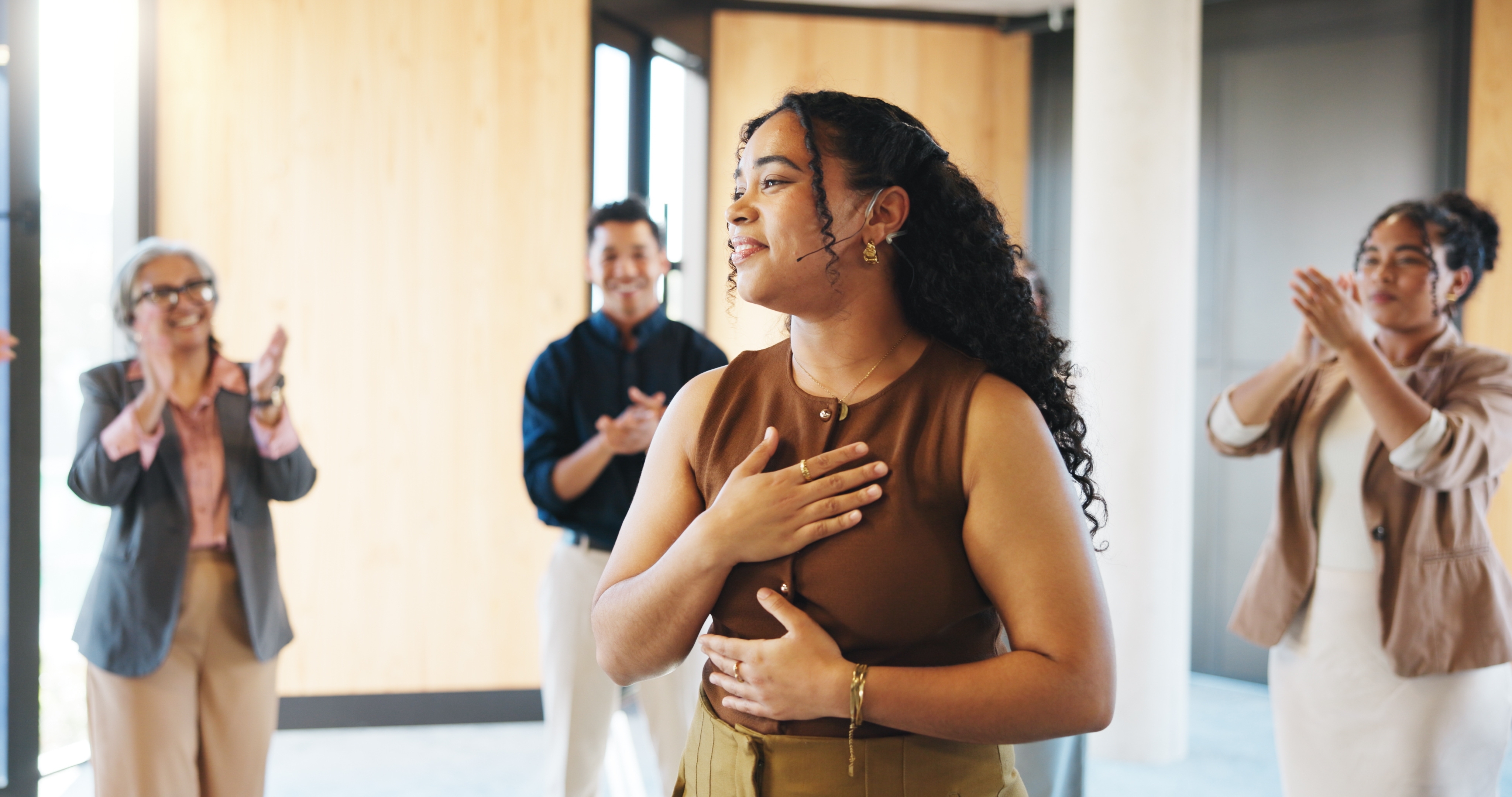 Applause,,Corporate,Training,Or,Woman,With,Staff,In,Circle,,Business