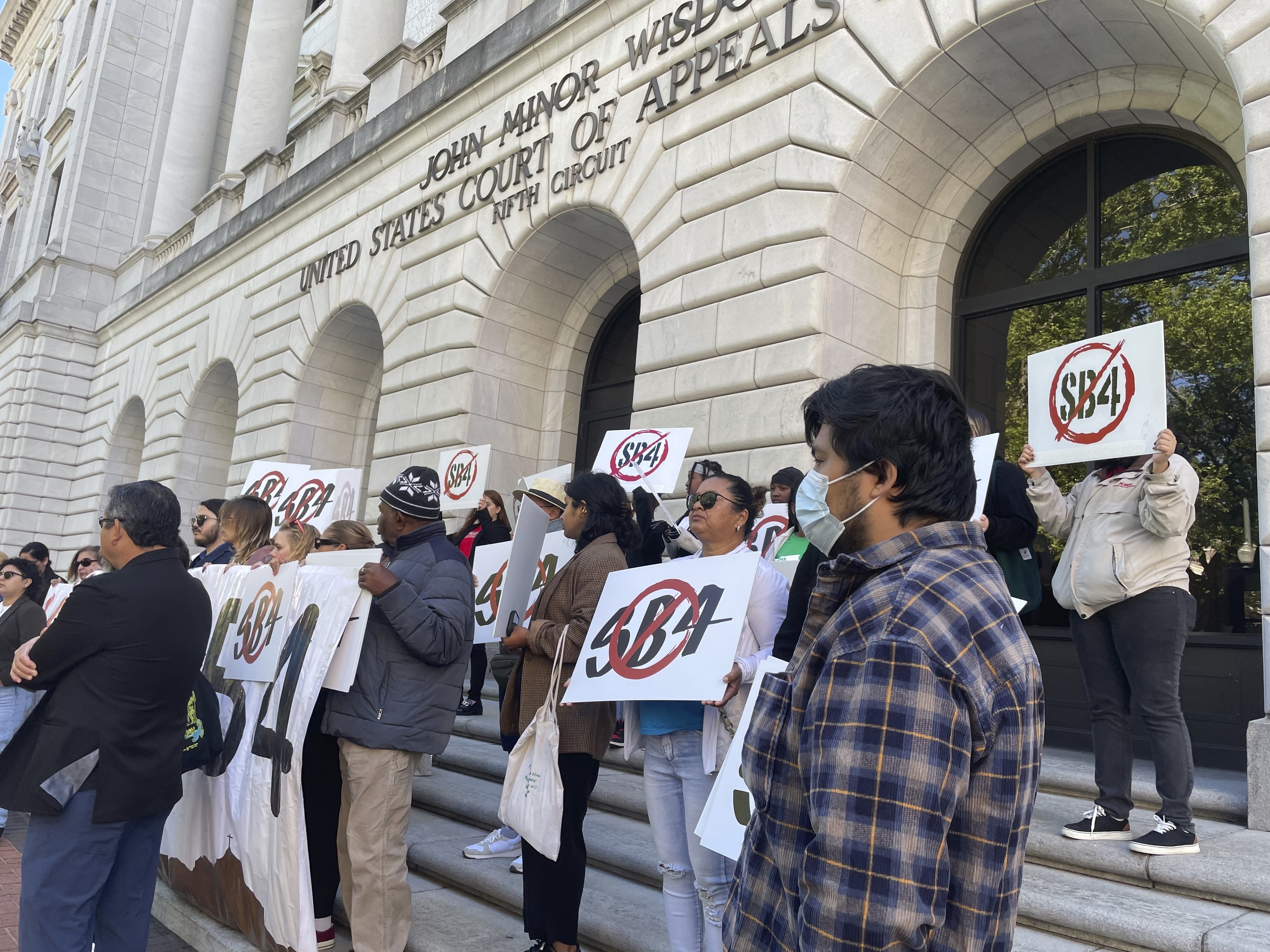 ACLU demanda Ley SB4 de Texas y busca frenar polémico plan de deportaciones