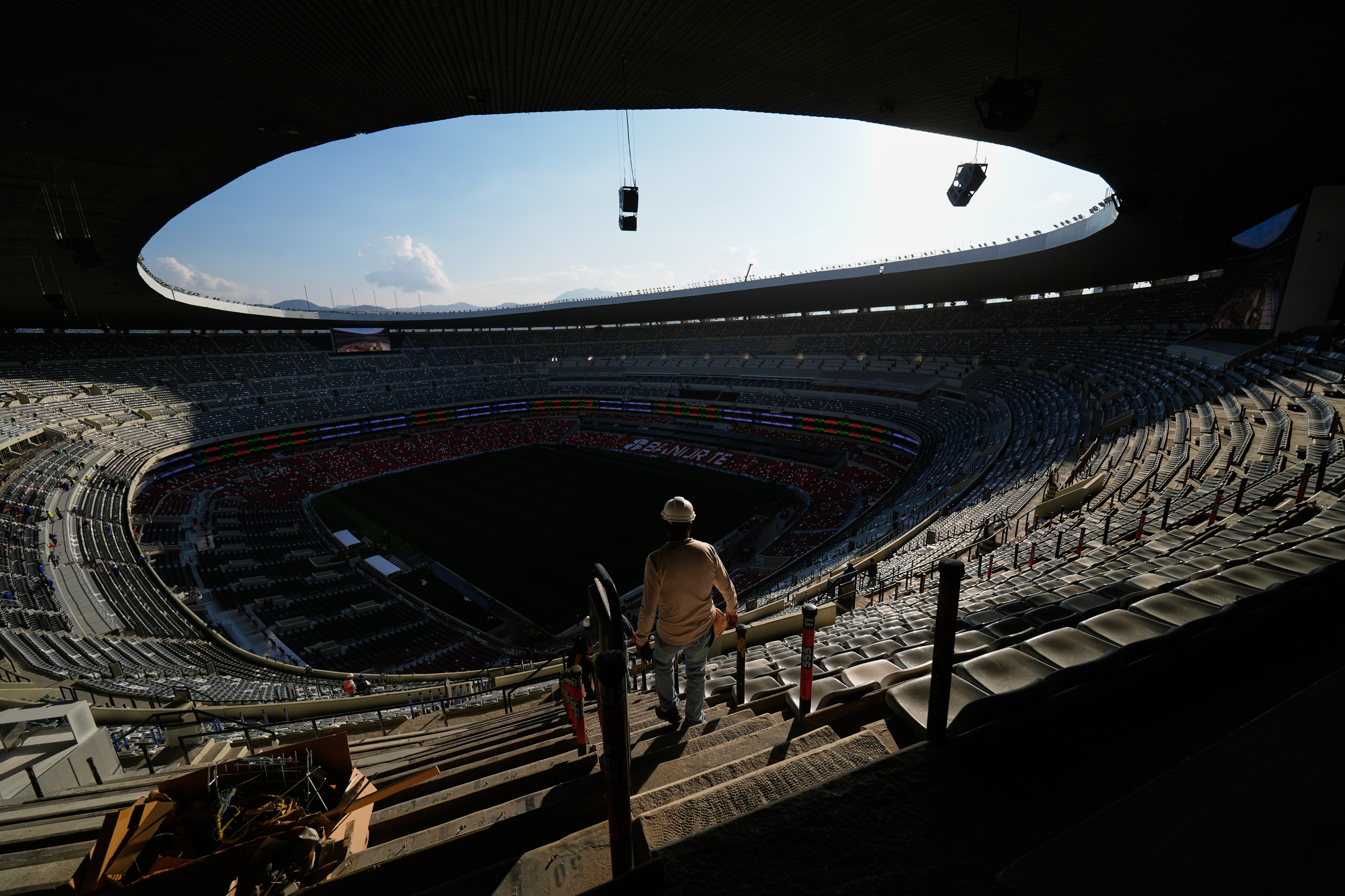 La Opinión Hoy: La selección mexicana vive una crisis interna a un mes del Mundial