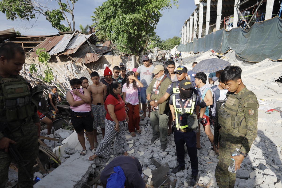 Cerca de 40 fallecidos y 4 millones de niños sin escuela por el sismo de 7,8 en Filipinas