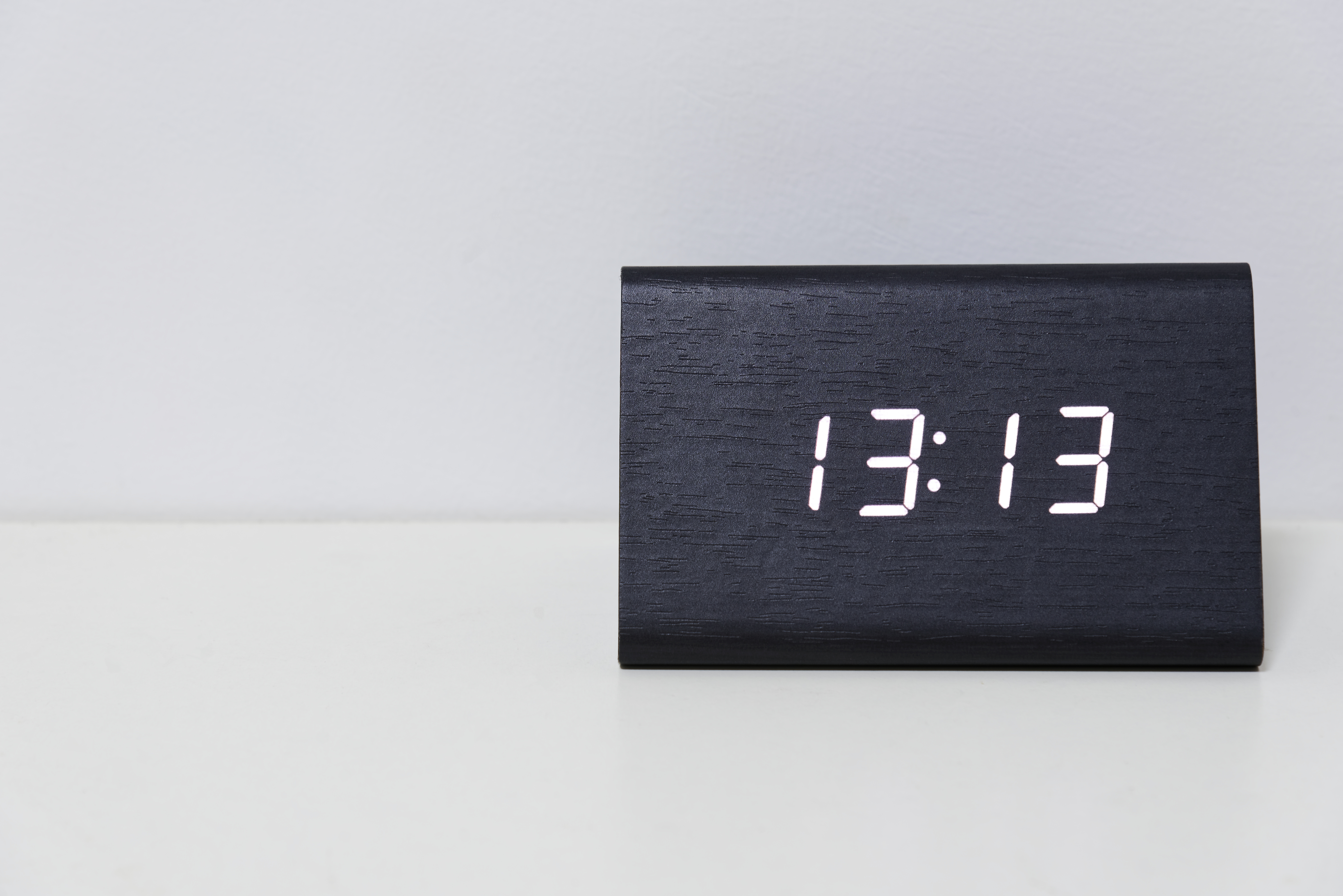 Numerología: por qué es de buena suerte ver el reloj exactamente a las 13:13