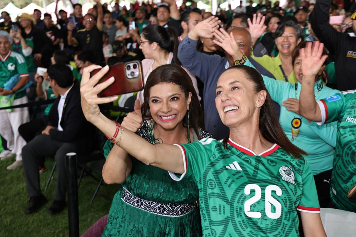 Sheinbaum evita el Zócalo de Ciudad de México y acude a otro Fan Fest para ver partido inaugural del Mundial