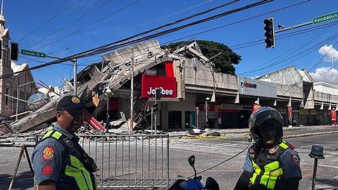 Decenas de muertos y heridos por un fuerte terremoto de magnitud 7,8 en el sur de Filipinas que obligó a emitir alertas de tsunami
