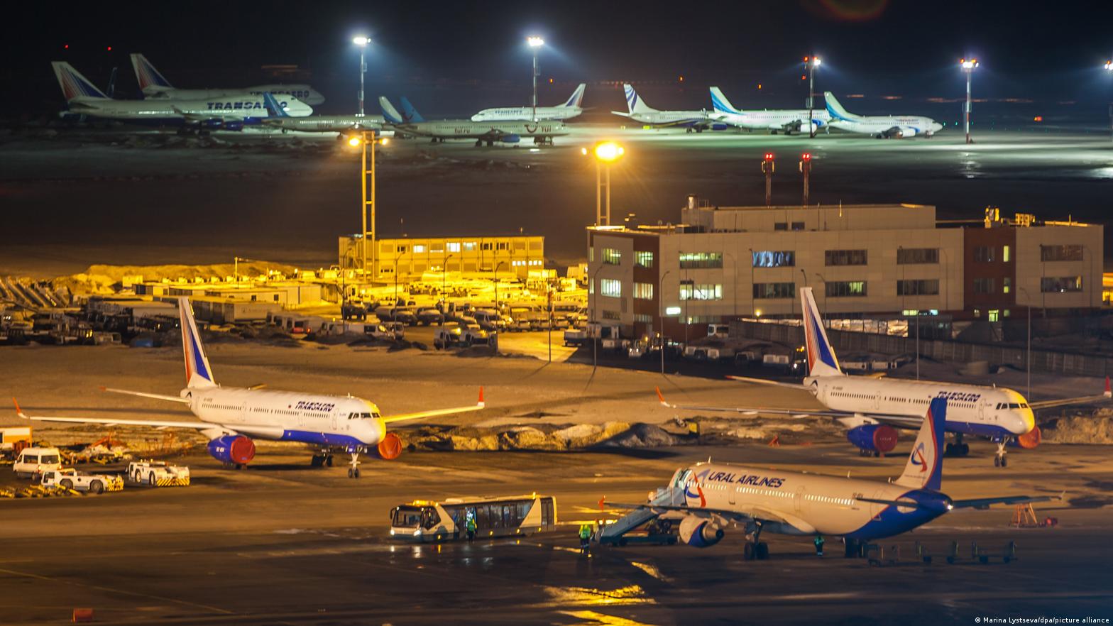 Aeropuertos de Moscú cierran brevemente por oleada de drones ucranianos