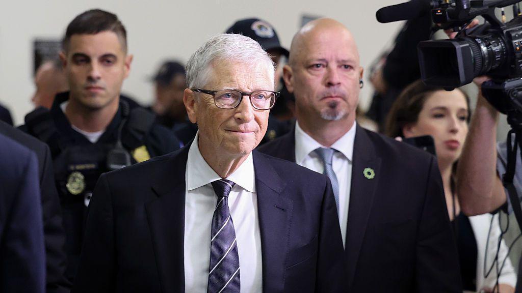 Bill Gates dice ante el Congreso que Jeffrey Epstein intentó utilizar sus infidelidades para presionarlo