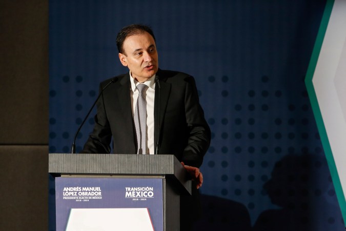 Sheinbaum destaca reporte de La Opinión sobre gobernadores de México