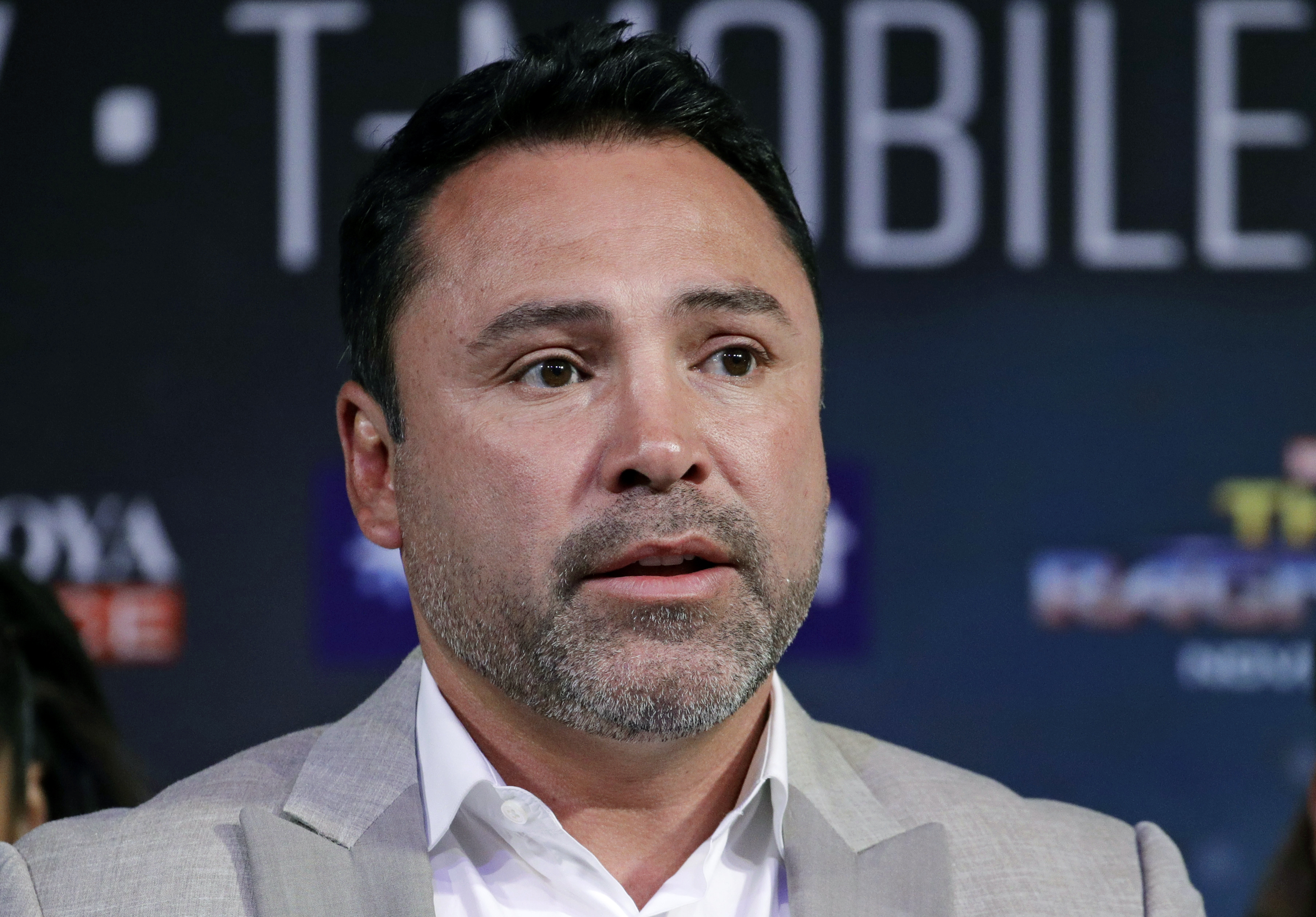 Óscar de la Hoya en otro conflicto con Dana White y Zuffa Boxing