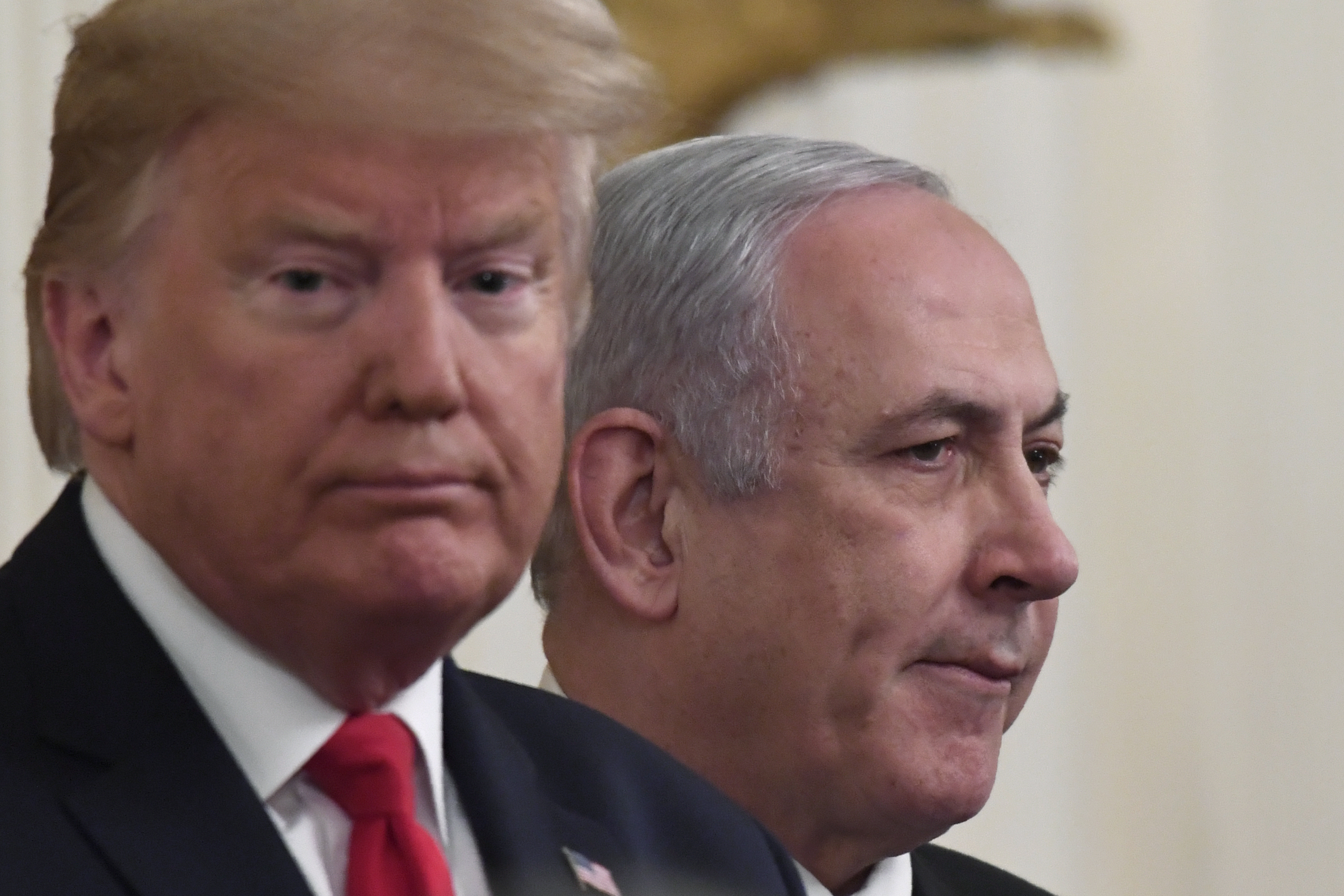 Trump confirma que llamó "jodidamente loco" a Netanyahu pero dice trabajar muy bien con él