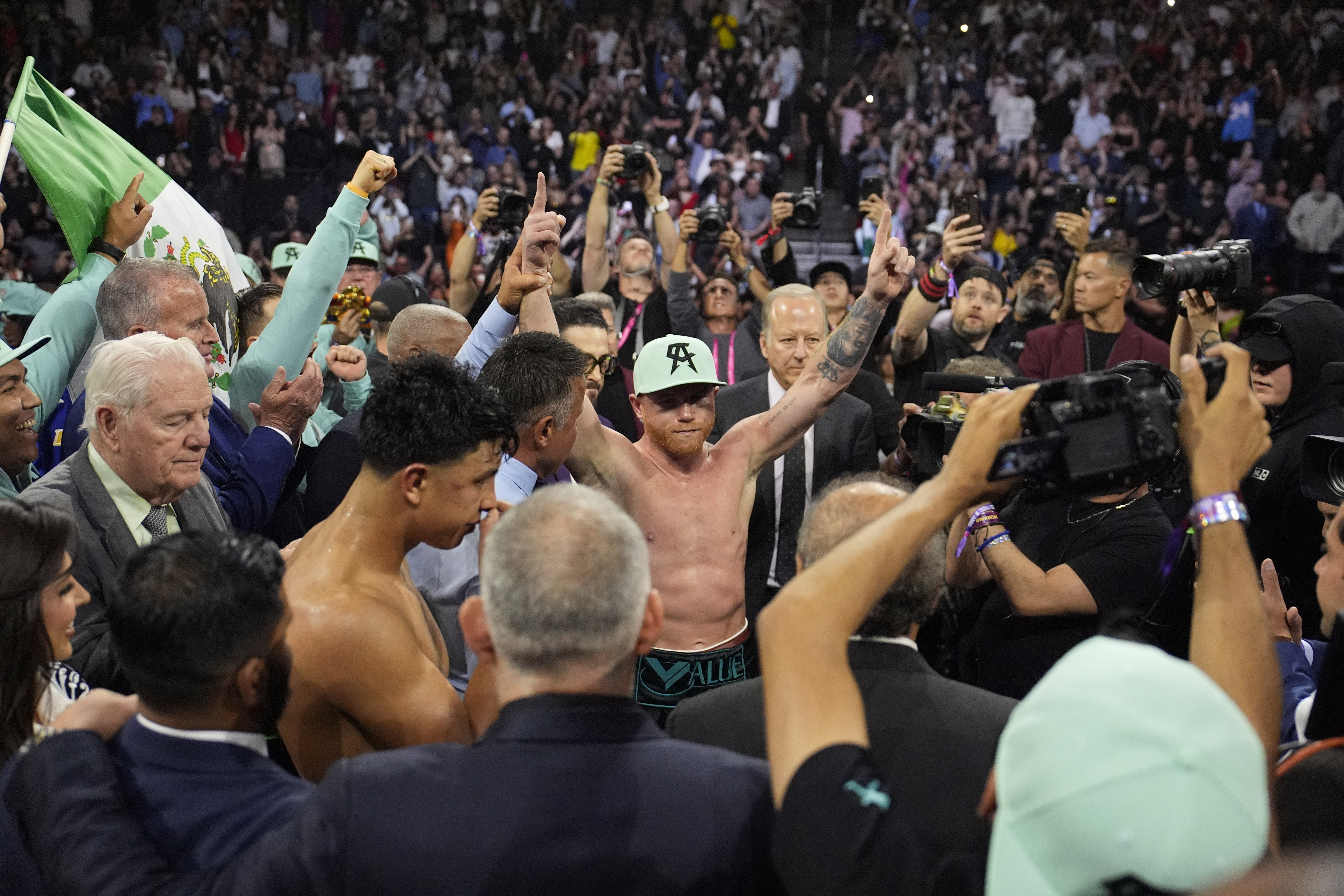 El cubano Osley Iglesias cree que el Canelo Álvarez le huye a un combate con él
