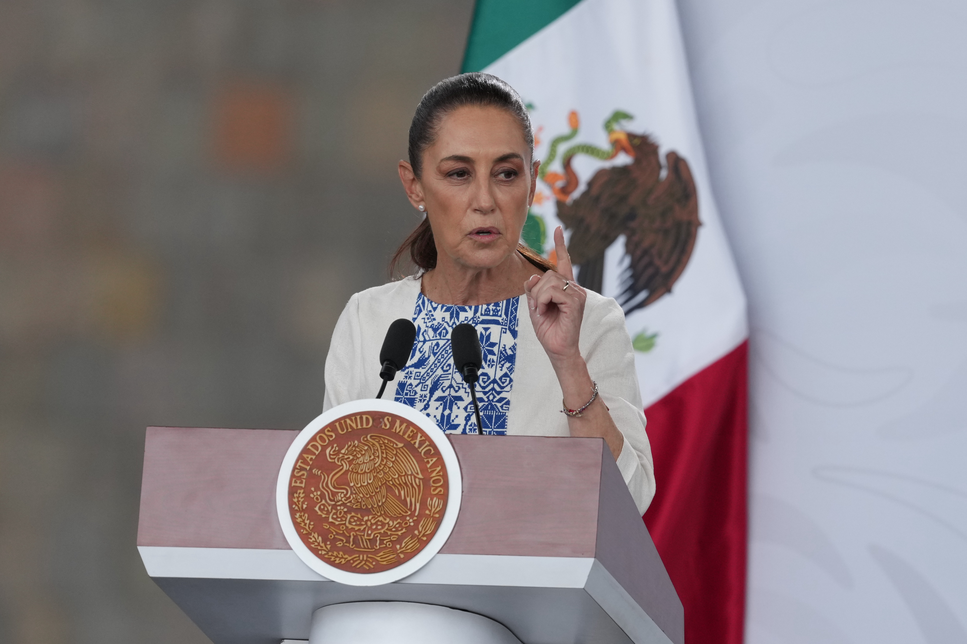 Sheinbaum destaca reporte de La Opinión sobre gobernadores de México