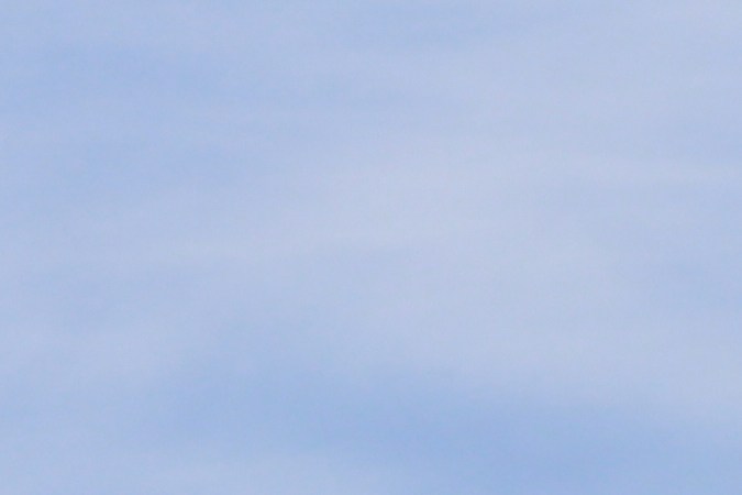 Imagen de misiles iraníes sobrevolando el cielo.