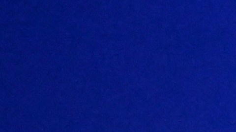 Una emocionada Karen Bass habla ante medios de comunicación y simpatizantes la noche del martes, cuando obtuvo ventaja en la votación para la alcaldía de Los Ángeles.