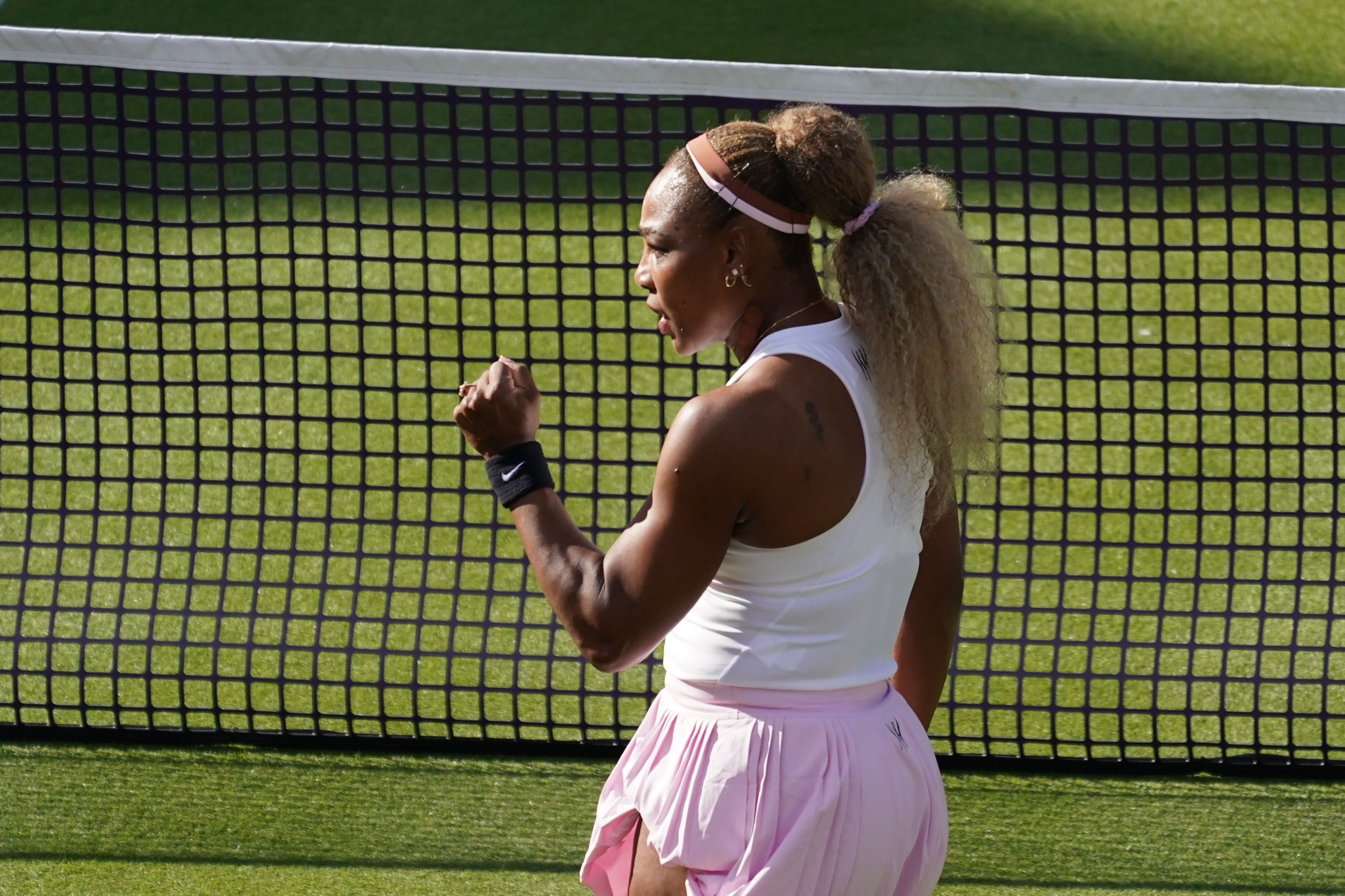 Serena Williams volvió al tenis con un triunfo a sus 44 años