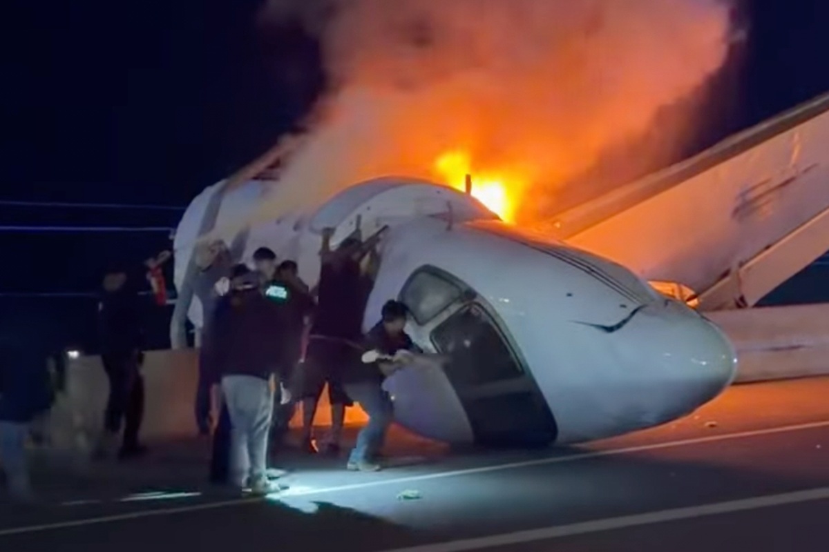 Jet privado se partió en dos tras estrellarse en una autopista de Texas