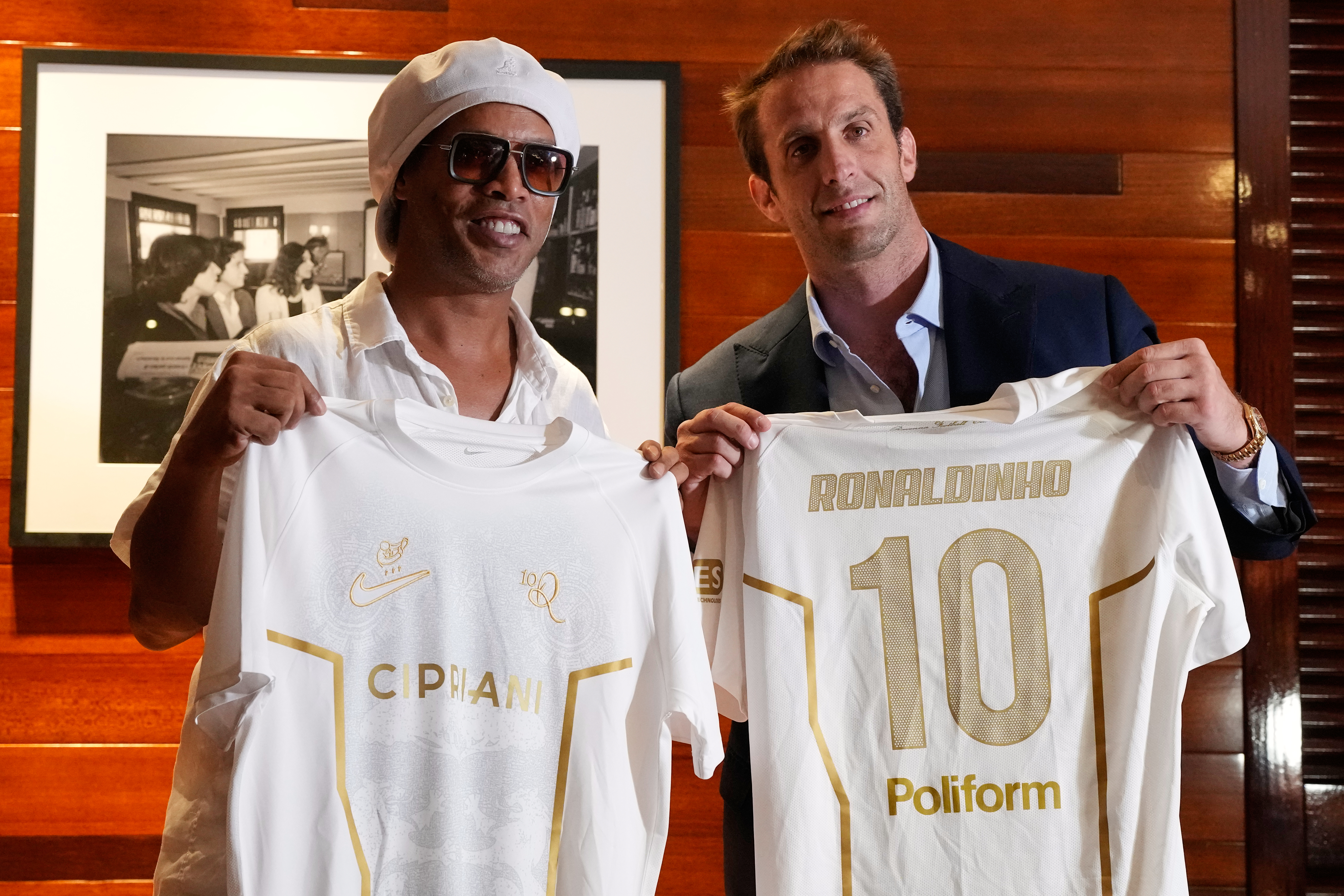 Ronaldinho volverá al fútbol profesional, ya anunció cuál será su nuevo equipo