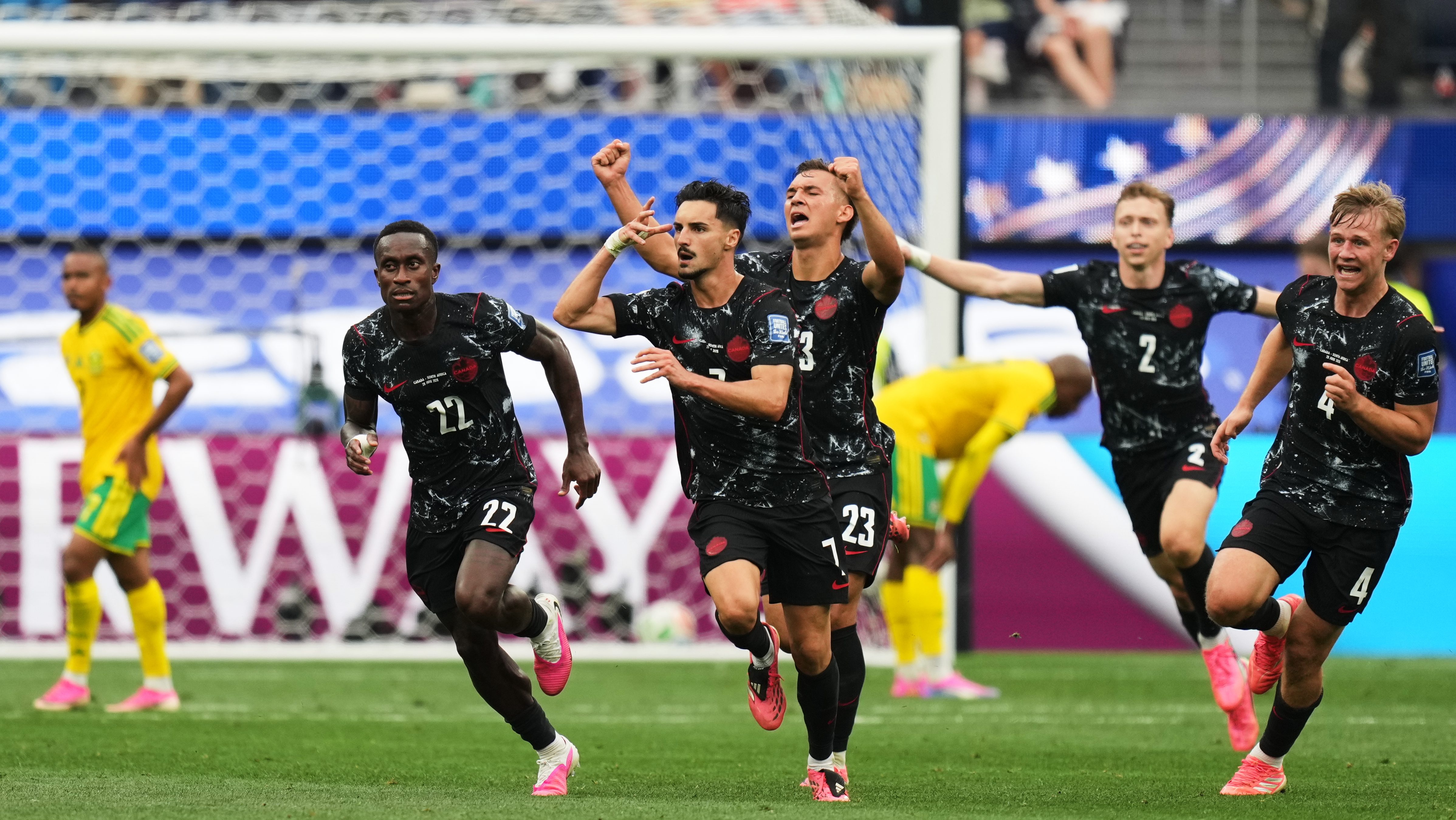 Canadá supera a Sudáfrica y consigue un histórico pase a los octavos de final