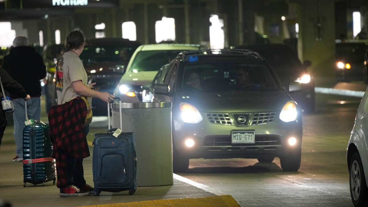 Acusan a once personas de robar carros en aeropuertos de Colorado para venderlos a cárteles en México