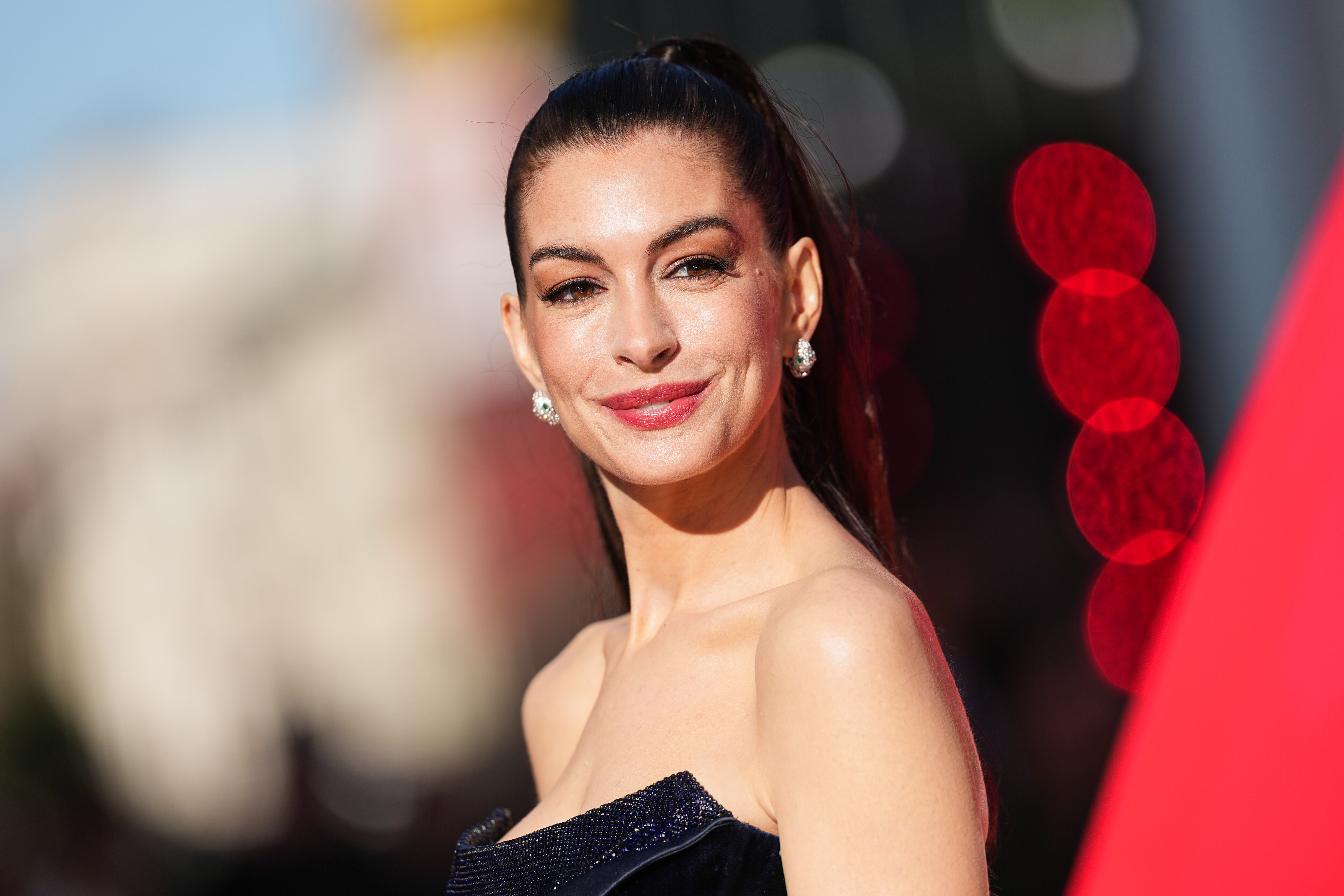 C mo Anne Hathaway Ocult Su Embarazo Durante La Promoci n De The c-mo-anne-hathaway-ocult-su-embarazo-durante-la-promoci-n-de-the