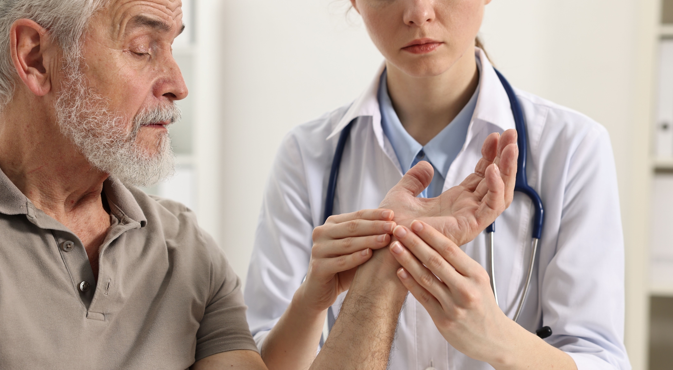 Aunque suene parecido, no es lo mismo: diferencias entre artritis y artrosis