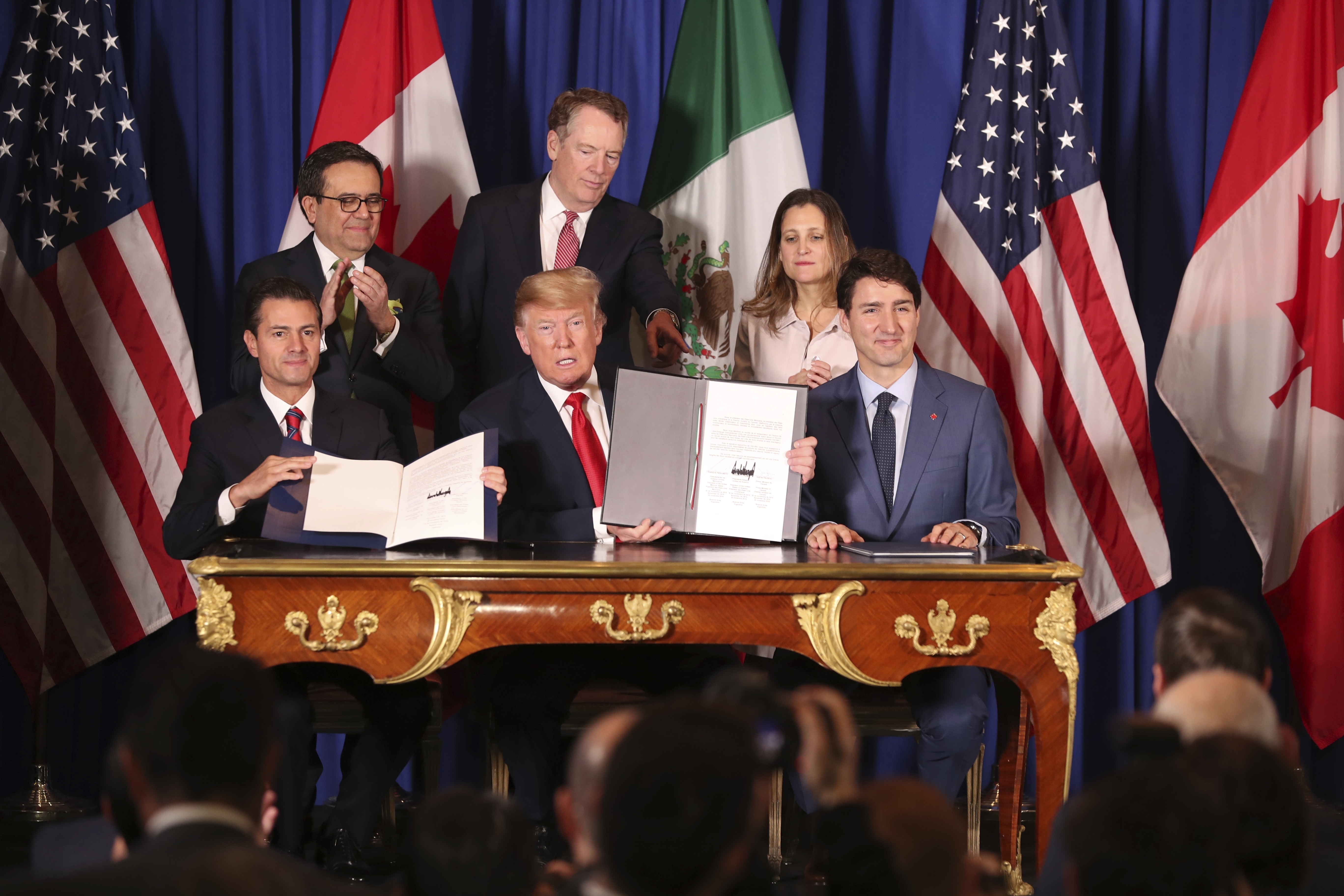 Aunque ahora Trump "odia" su propio acuerdo comercial, le resultará difícil anularlo, afirman analistas