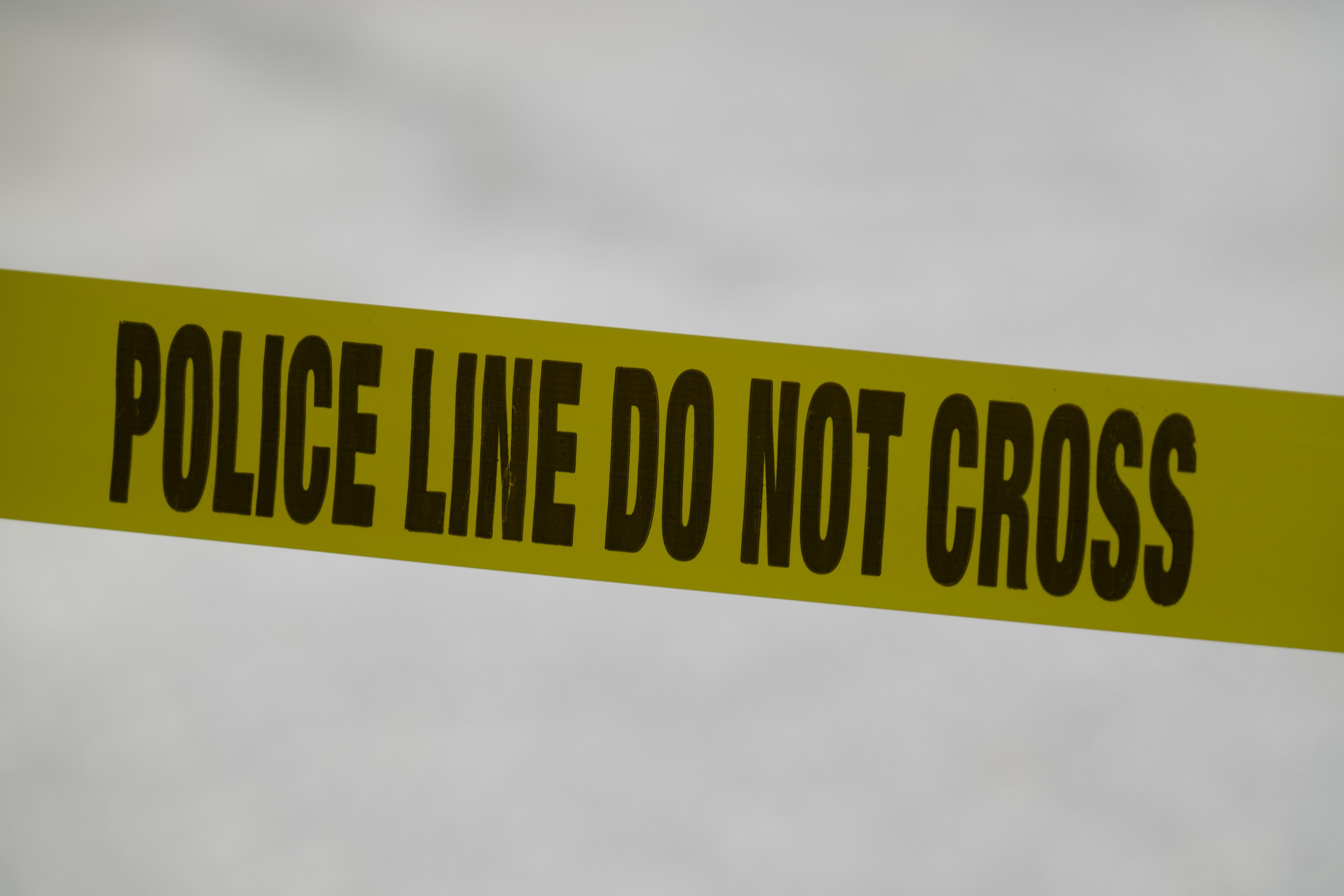 Policía busca a estudiante armado tras incidente en Los Angeles High School