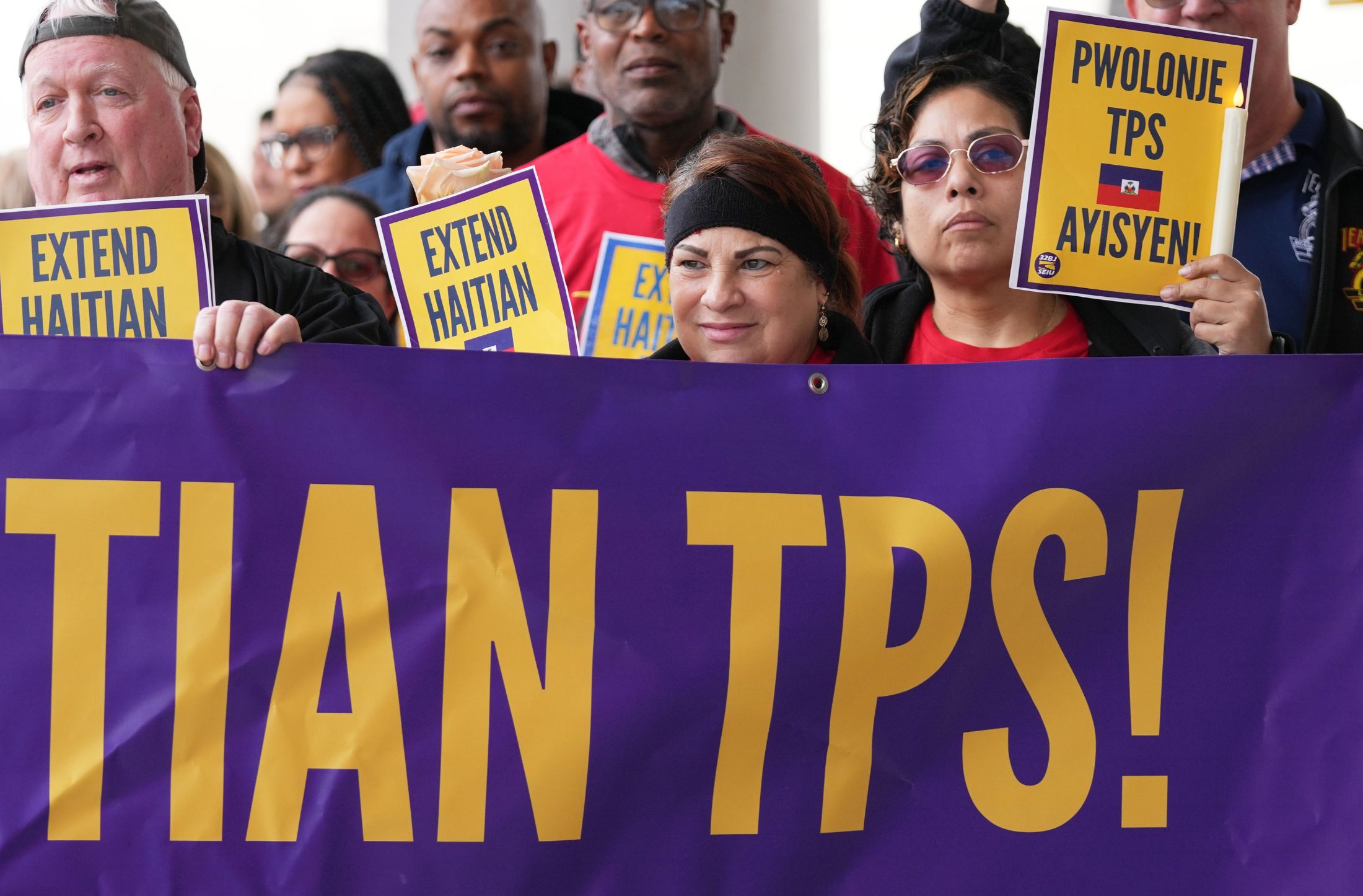 Venezolanos y haitianos reactivan lucha por el TPS tras sismos y fallo de la Corte Suprema