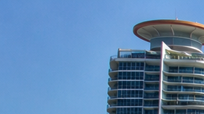 Vista panorámica de Miami Beach con sus playas, el océano Atlántico y los edificios de South Beach bajo un cielo despejado