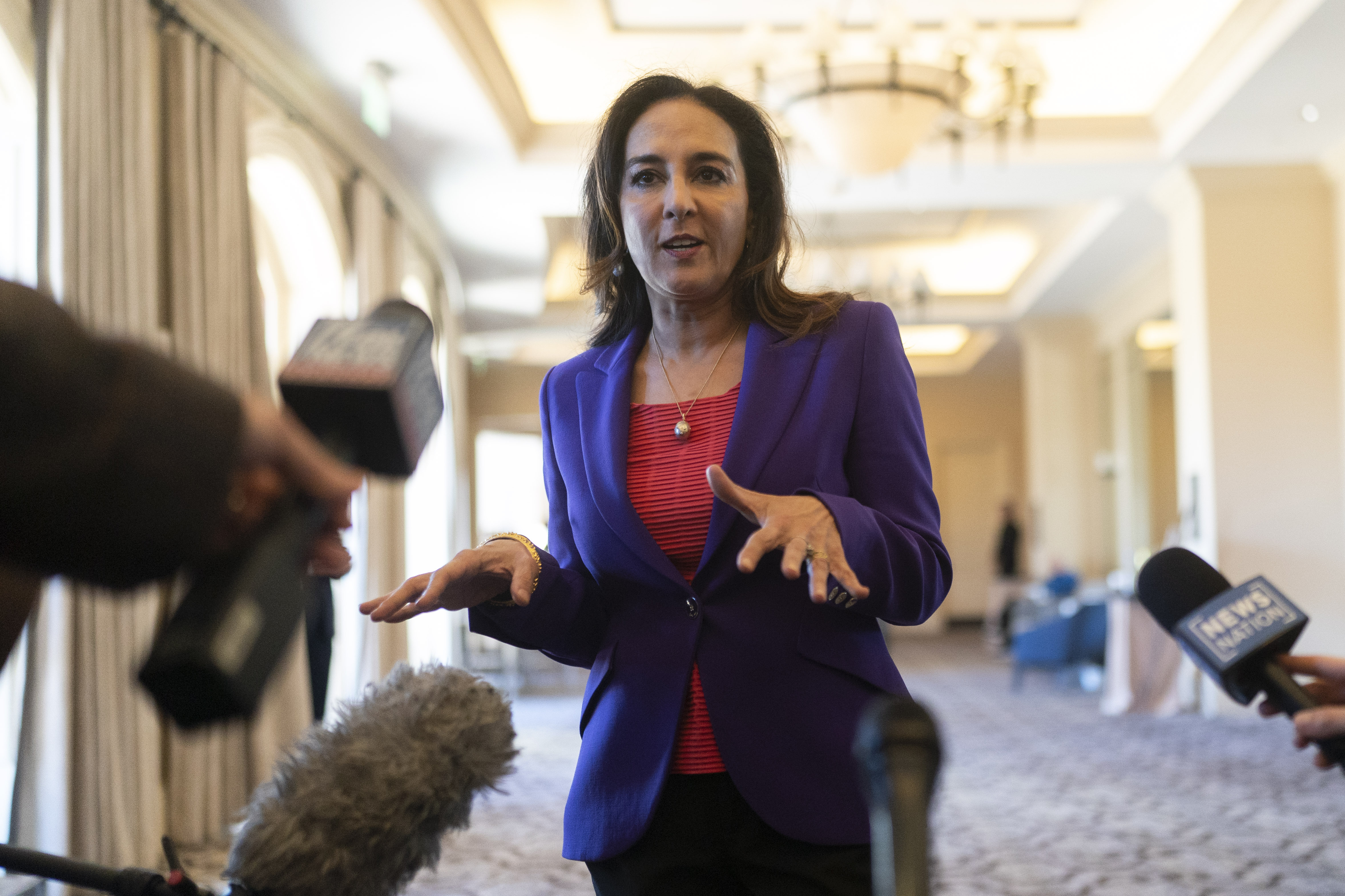 DOJ advierte a California que podría enfrentar una demanda federal por su "prohibición de armas tipo Glock”