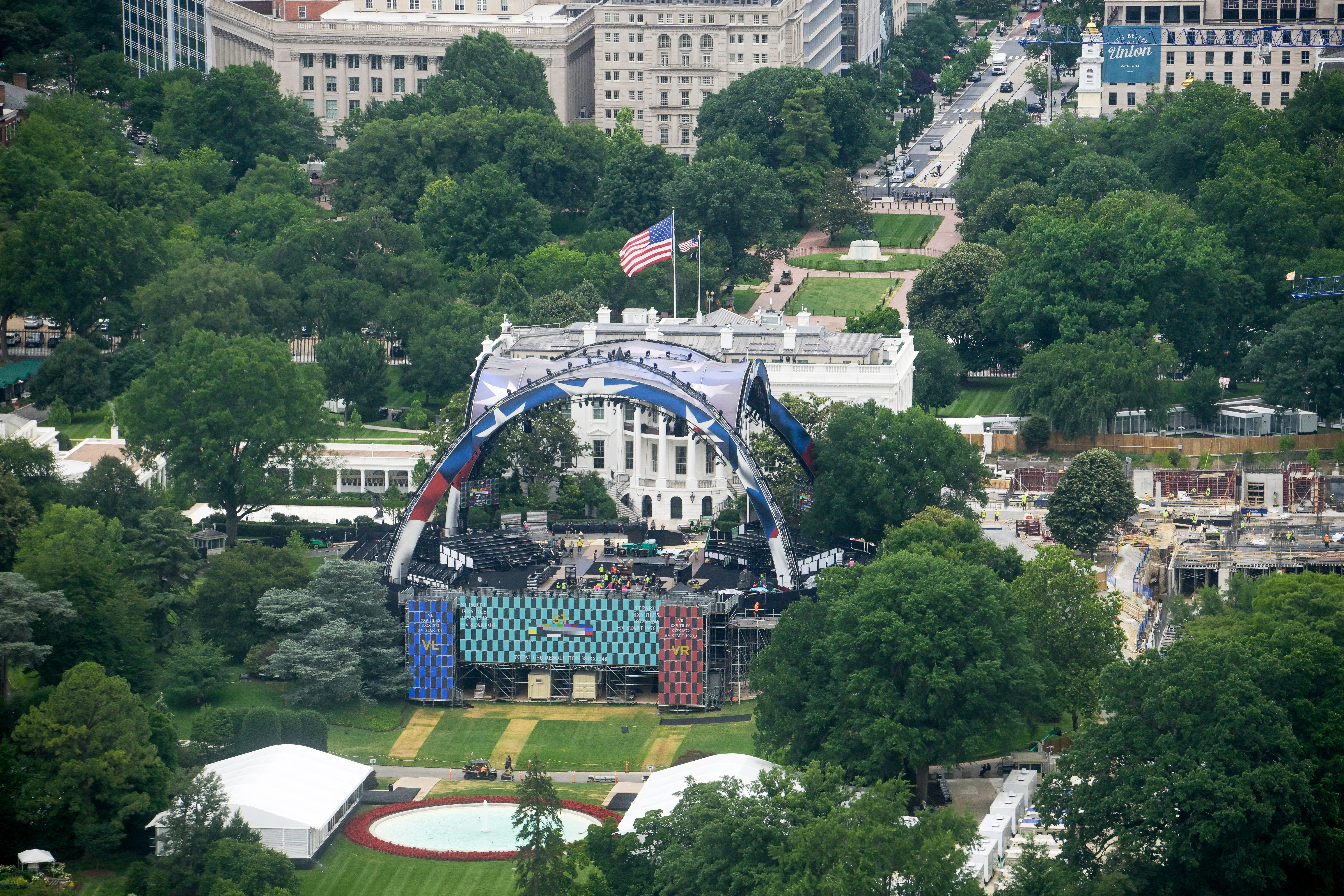 Demanda federal busca frenar polémico evento de la UFC en la Casa Blanca por el cumpleaños de Trump
