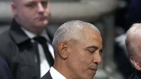 Barack Obama junto a Donald Trump