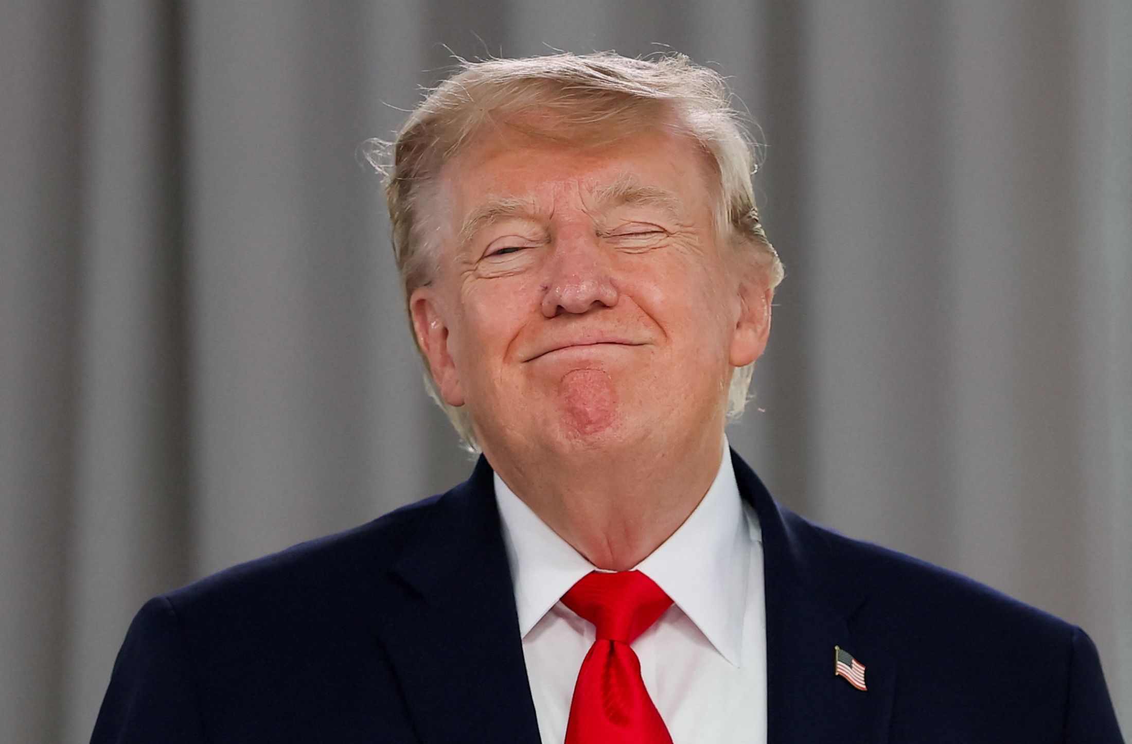 Trump cancela audiencia para jefe de inteligencia y mantiene a Pulte en el cargo
