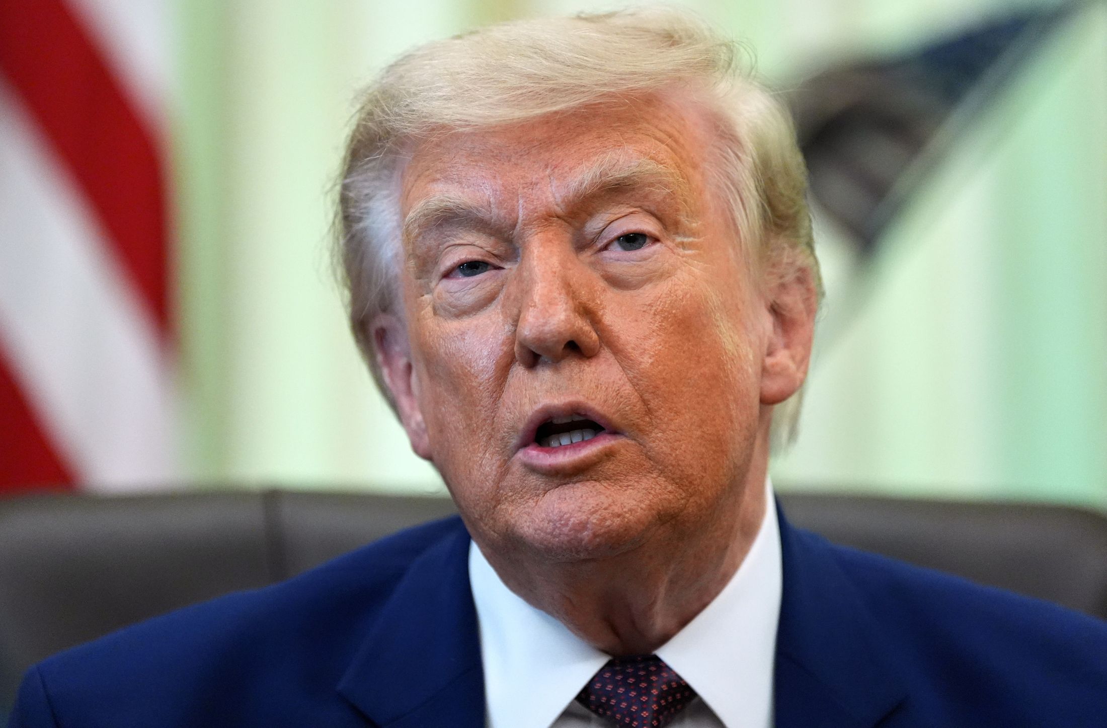 Trump exige "sin demoras" $350,000 millones para defensa y una reforma electoral