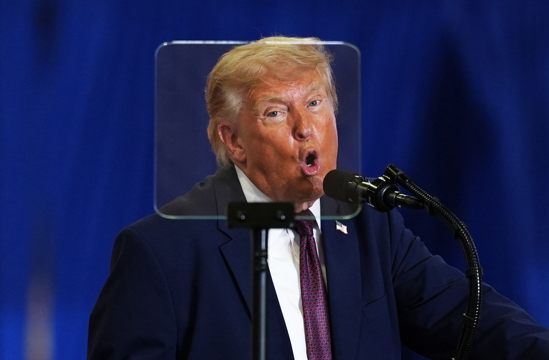 Trump cancela firma de ley de vivienda hasta que aprueben su reforma electoral