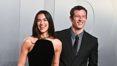Dua Lipa y Callum Turner