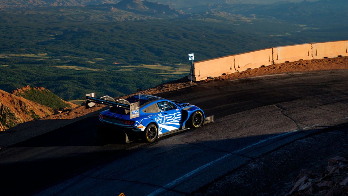 Ford conquista Pikes Peak con el eléctrico Super Mustang Mach-E