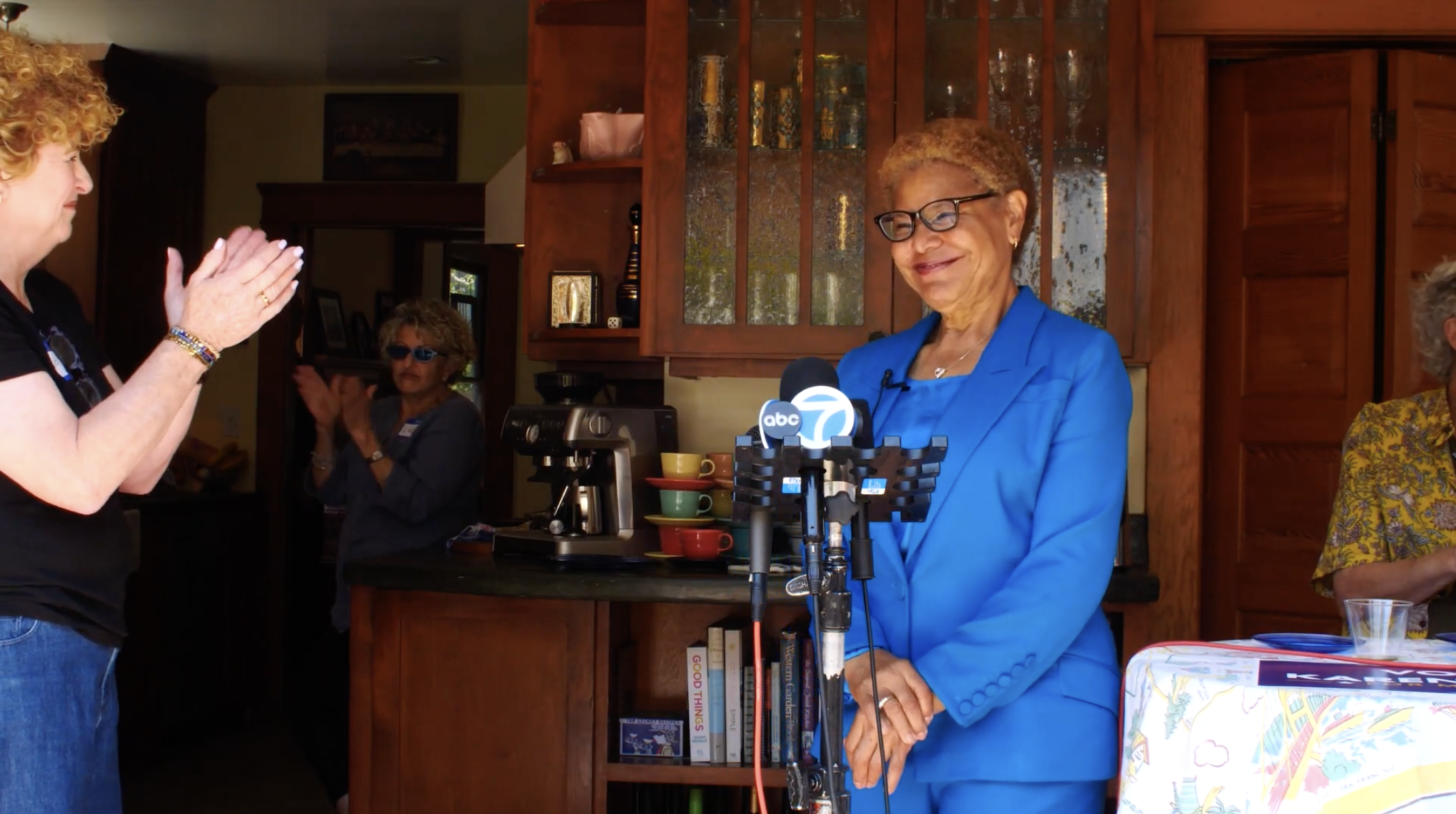 Primarias de California: Karen Bass y Xavier Becerra destacan en la carrera electoral