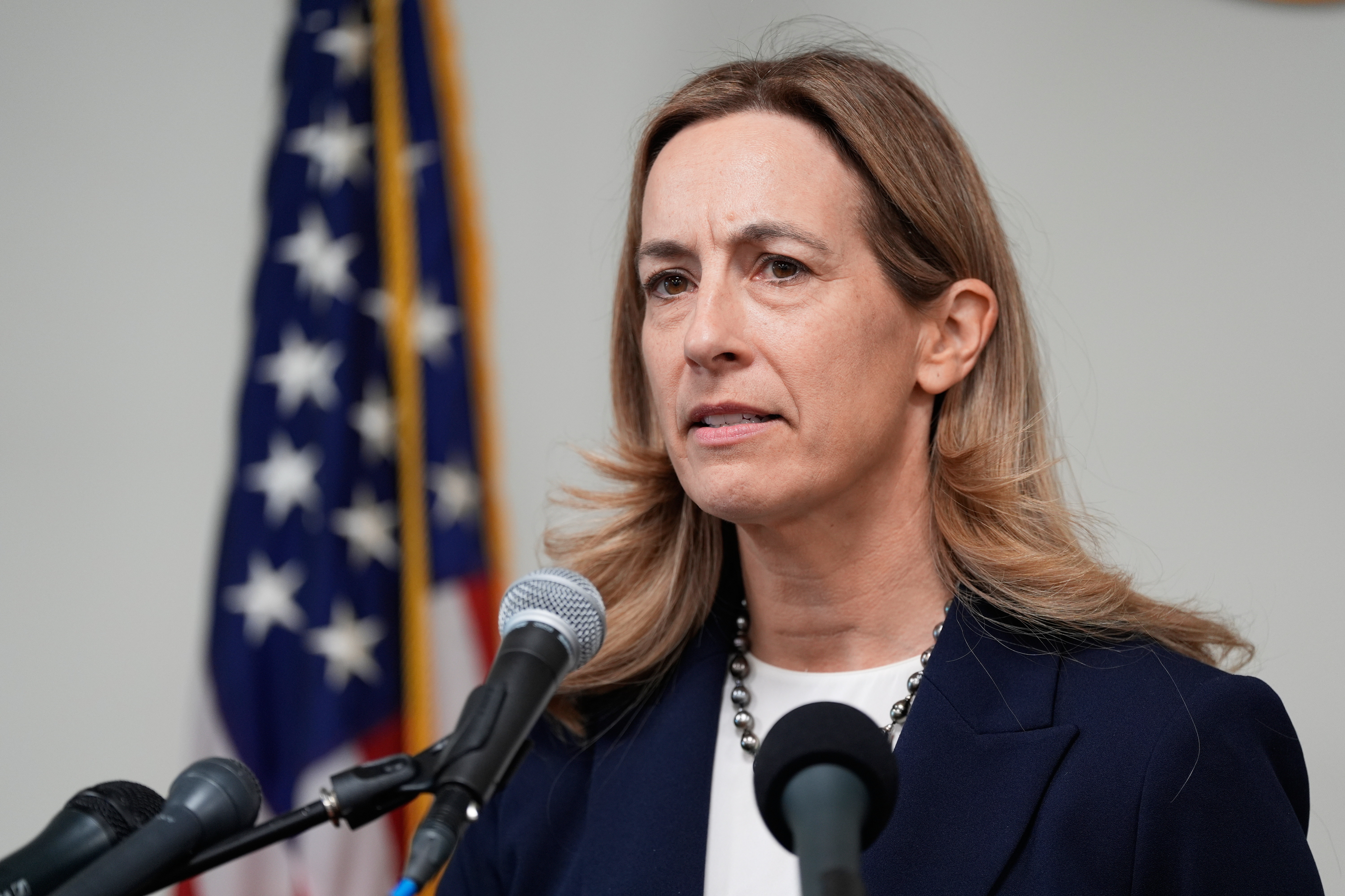 Gobernadora de Nueva Jersey denuncia restricciones tras visita a centro de detención de inmigrantes