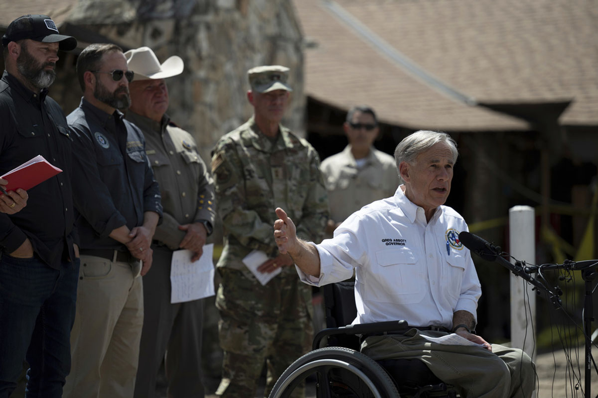 Gobernador de Texas solicita reembolsarle los millones invertidos en su plan antinmigrantes