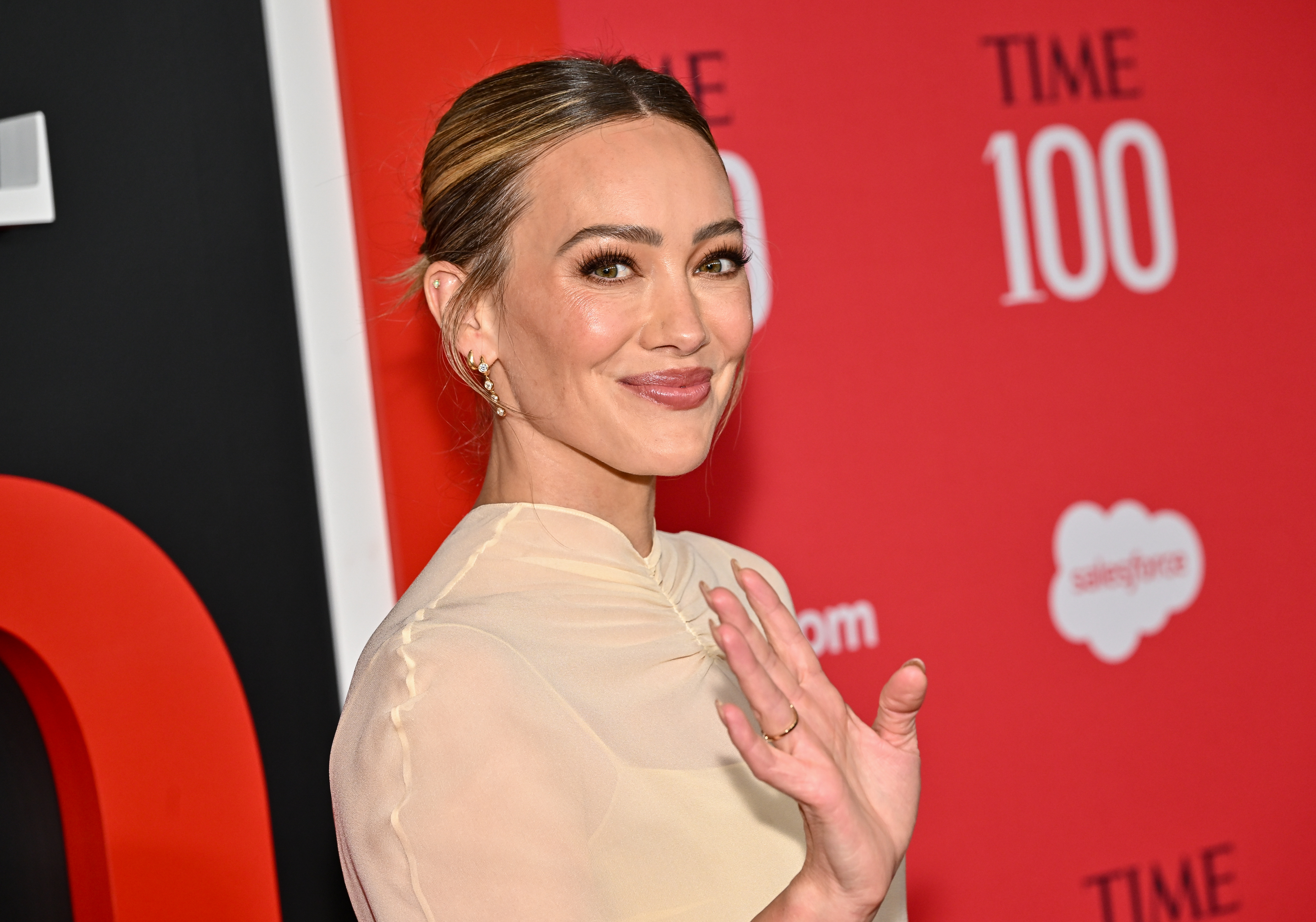 Hilary Duff deslumbra en el arranque de su gira "The Lucky Me" con un setlist cargado de sorpresas