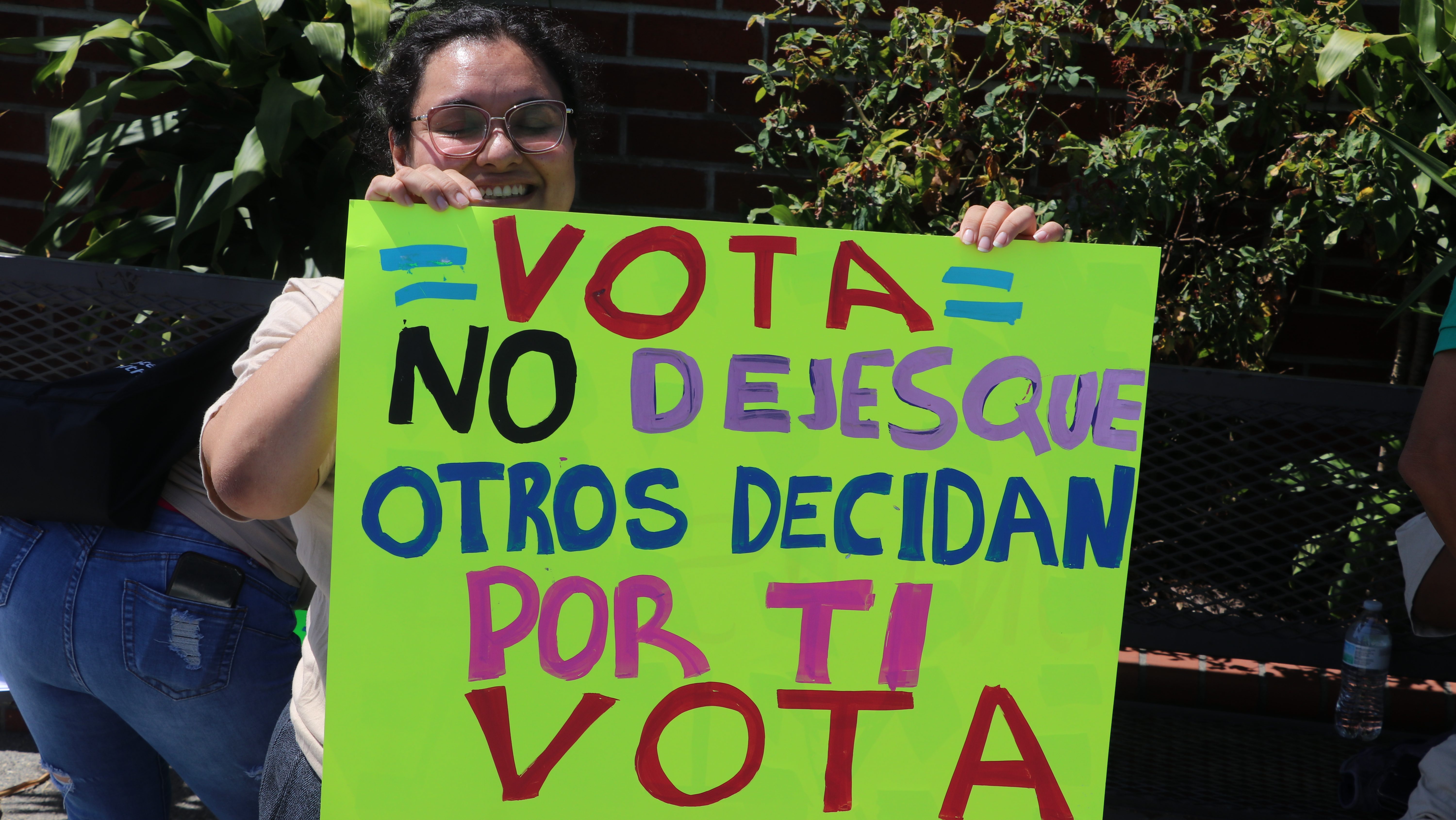 Urgen a latinos a que salgan a votar en Los Ángeles
