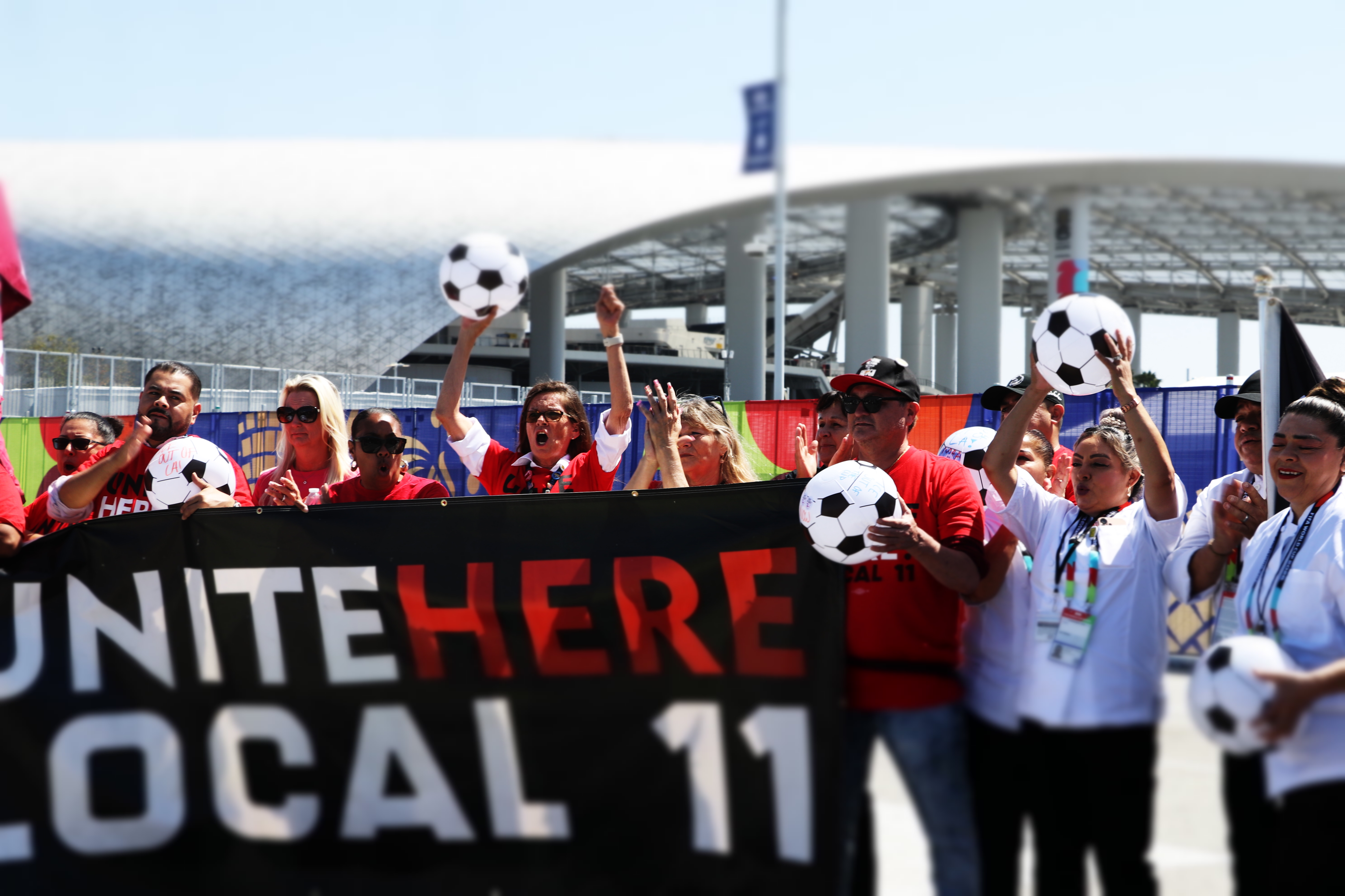 "Goleada" de trabajadores de SoFi Stadium: obtienen hasta $40 dólares por hora