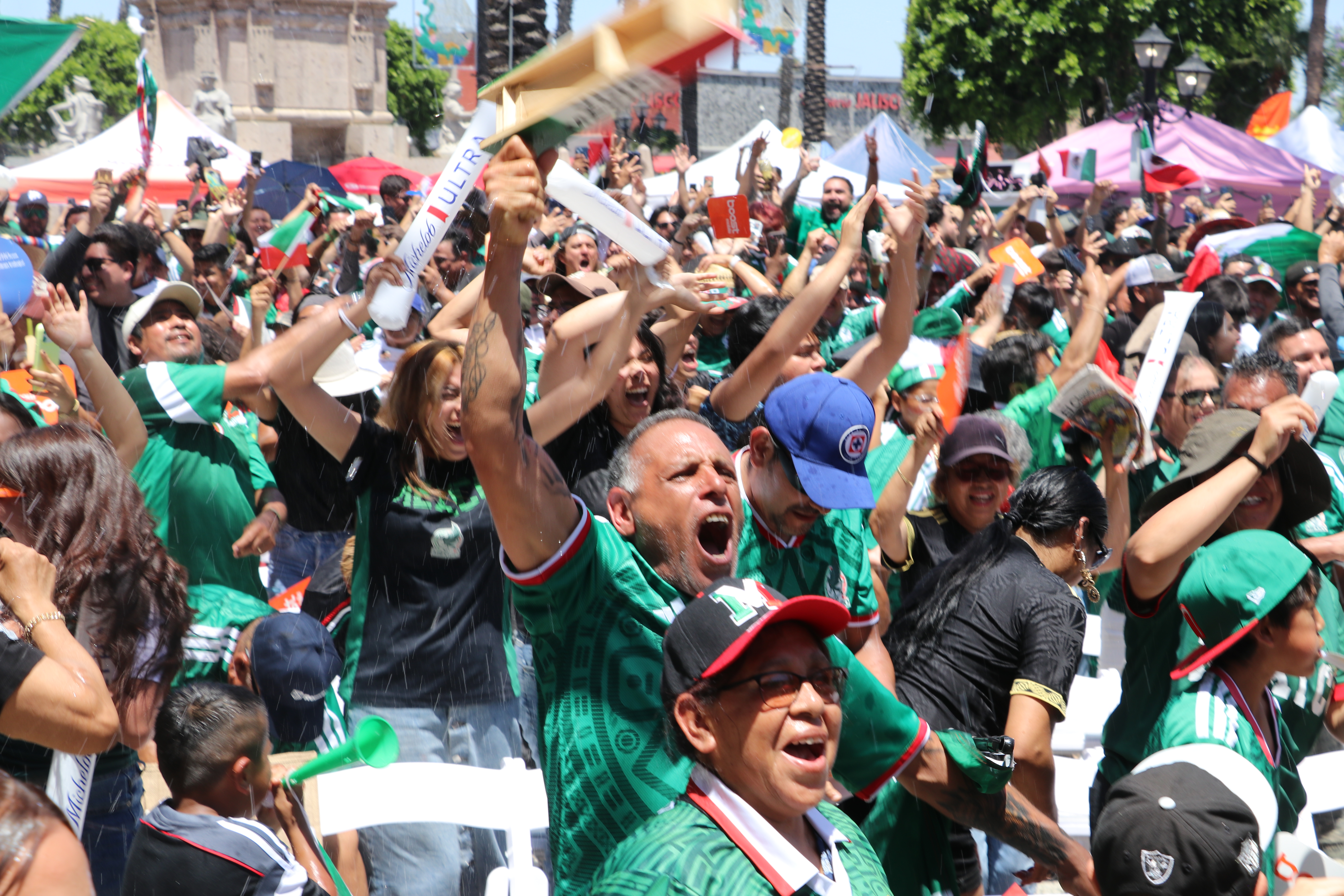 “Comenzamos con el pie derecho", dicen aficionados en Plaza México