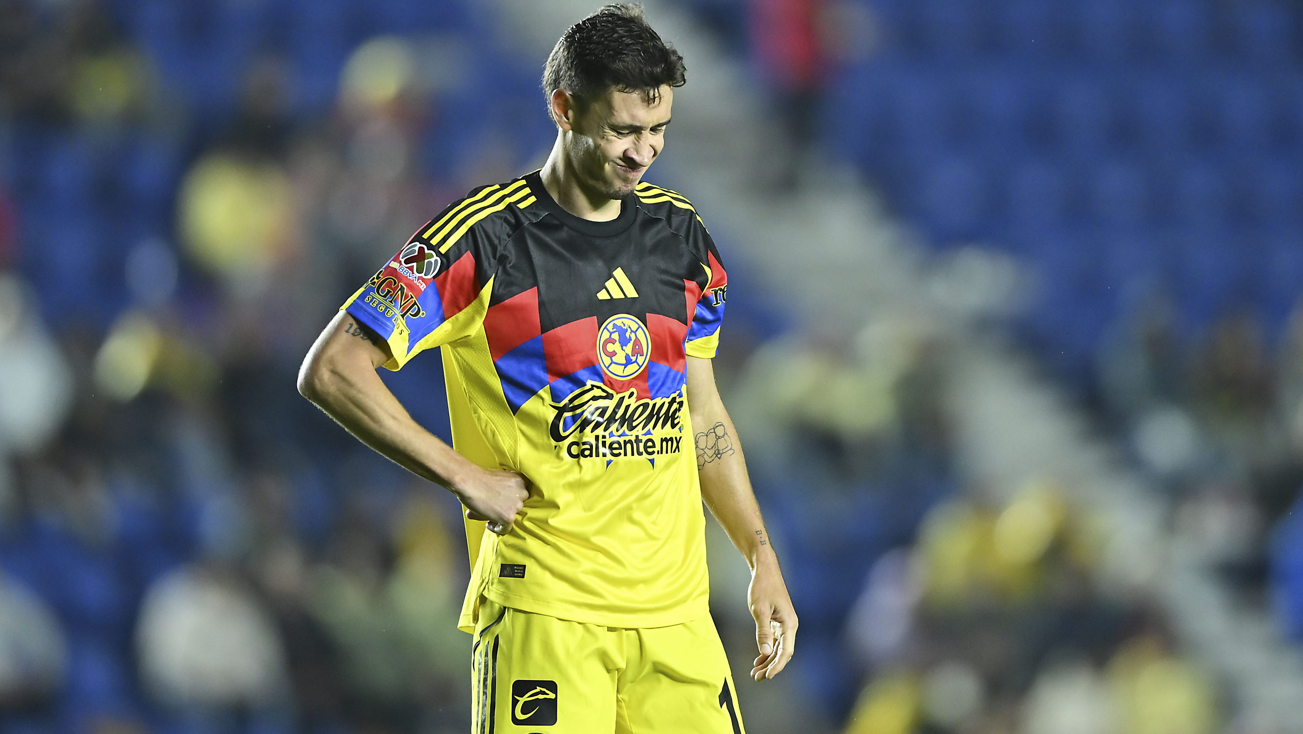 Guillermo Almada no tendría en sus planes en el América a los brasileños Dourado y Vinicius