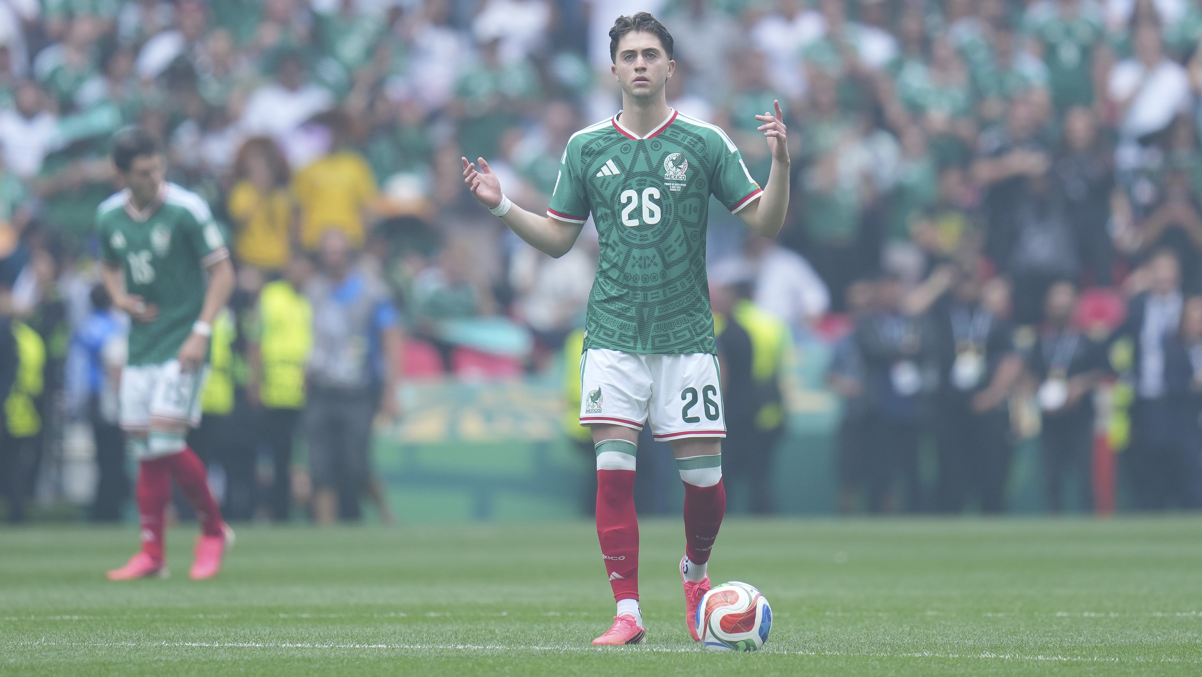 Edson Álvarez, Israel Reyes y Brian Gutiérrez, los candidatos a iniciar vs. Ecuador